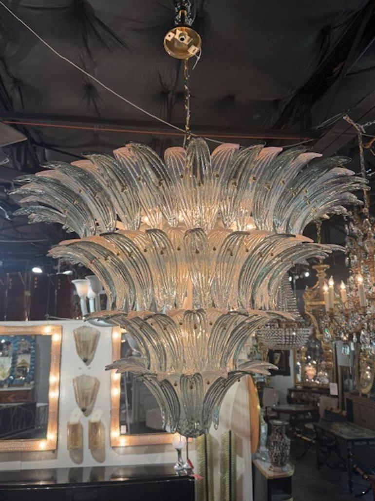 Italiano Lampadario moderno italiano a due tonalità in vetro di Murano in vendita