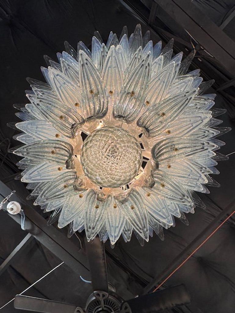 XXI secolo e contemporaneo Lampadario moderno italiano a due tonalità in vetro di Murano in vendita