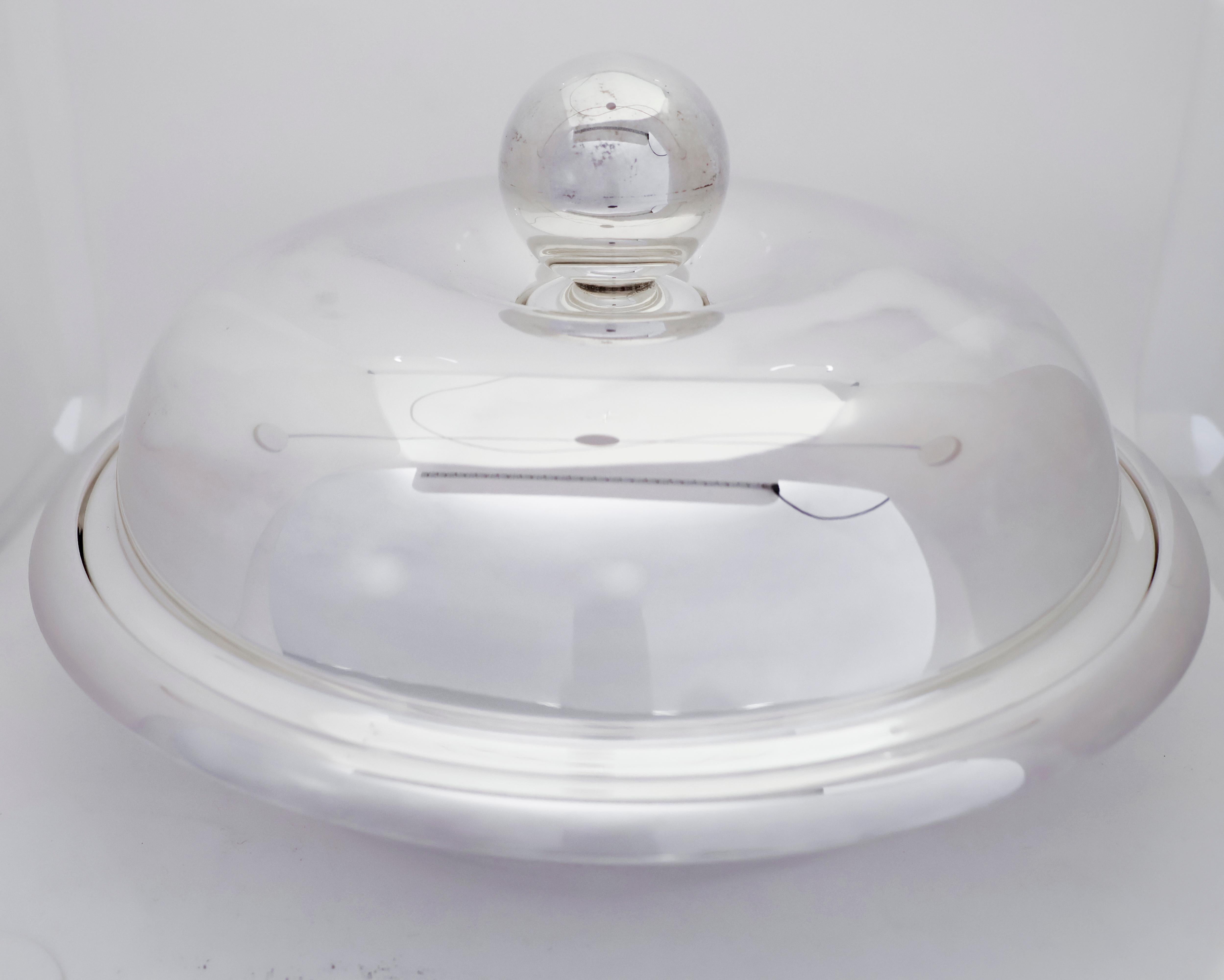 Zuppiera rotonda moderna italiana in argento 800 con coperchio bombato In condizioni ottime in vendita a Bergamo, BG
