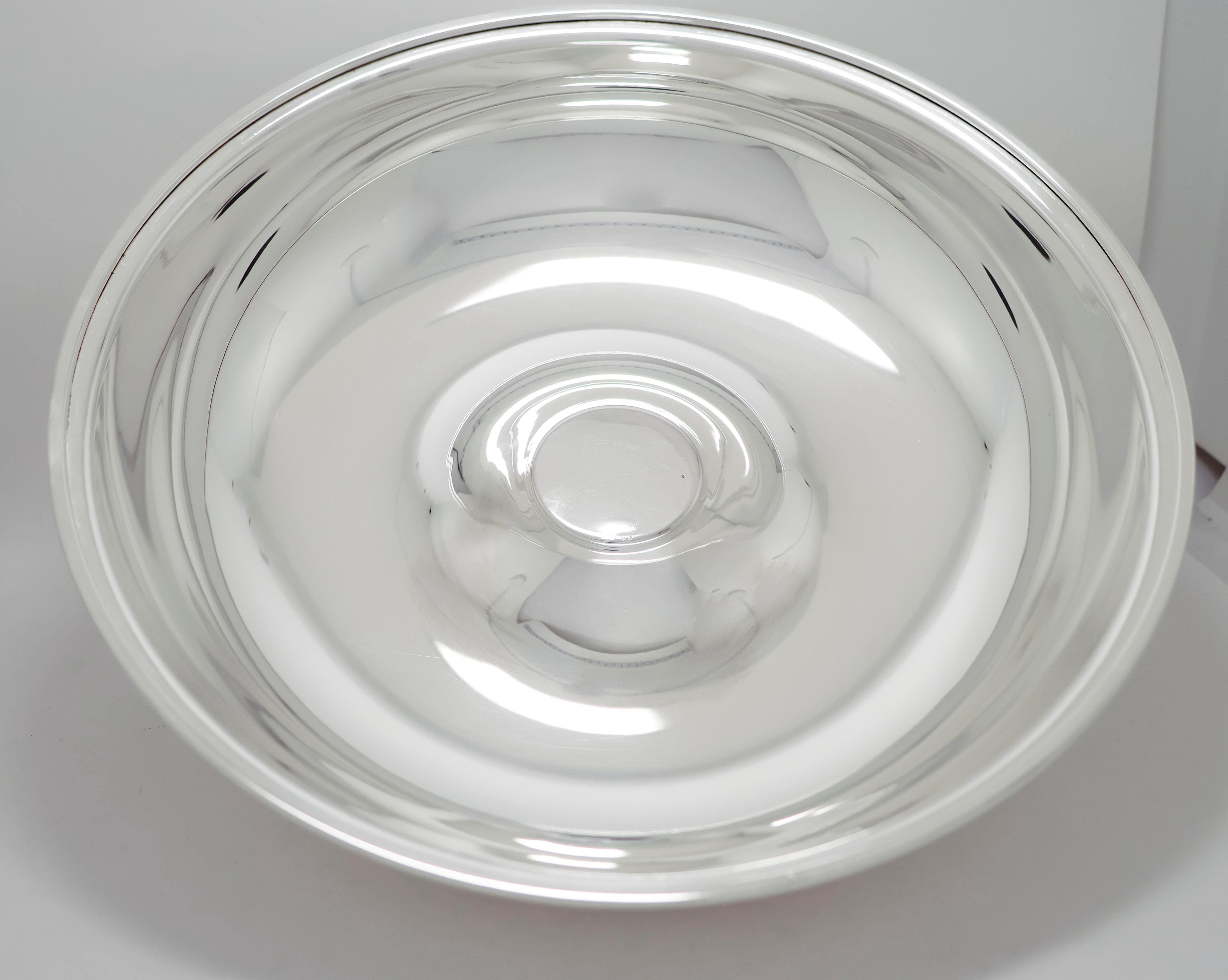 Zuppiera rotonda moderna italiana in argento 800 con coperchio bombato in vendita 2