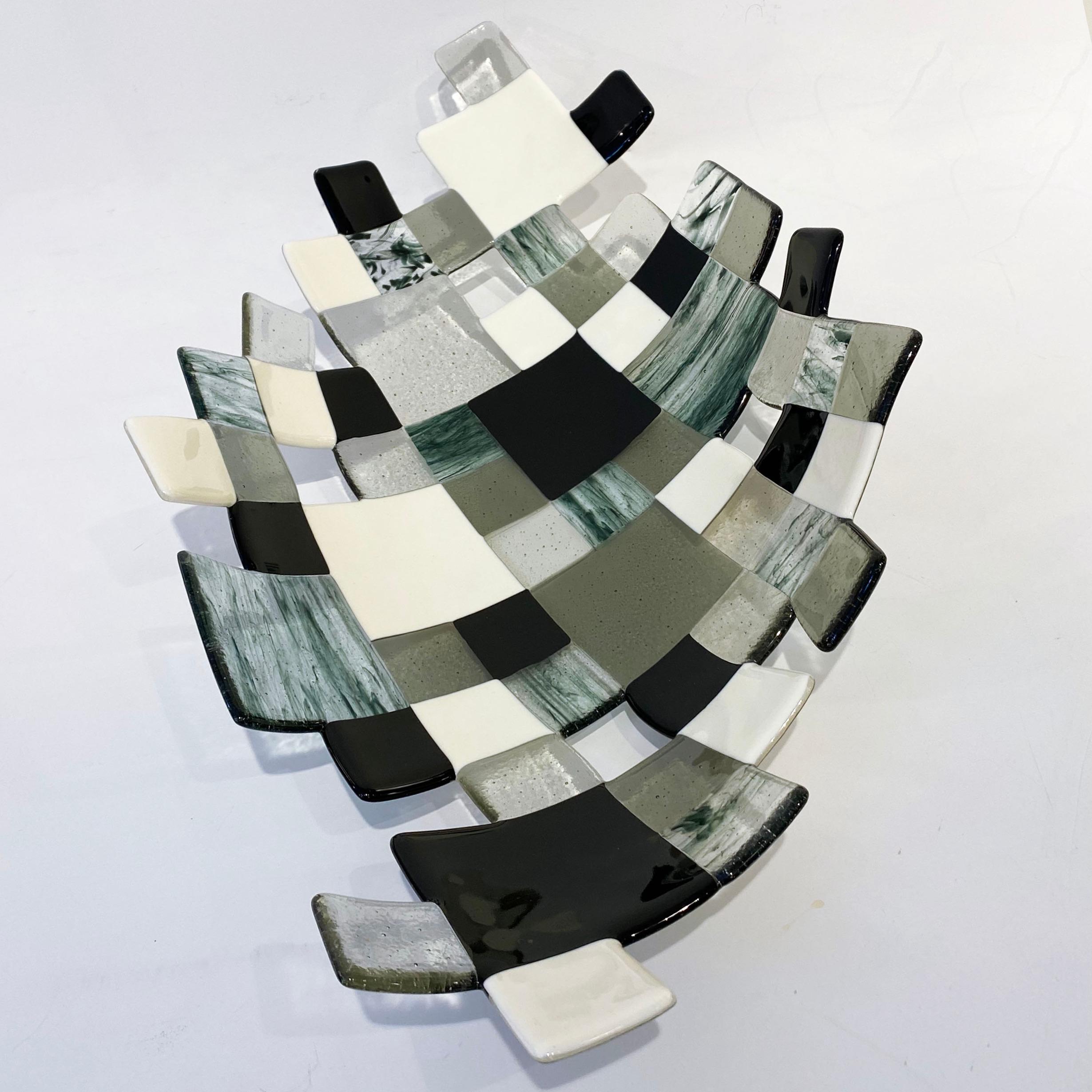 Moderne moderne italienische Mosaik-Schale im Art-déco-Design in Grün, Schwarz und Weiß aus Rauchglas (Organische Moderne) im Angebot