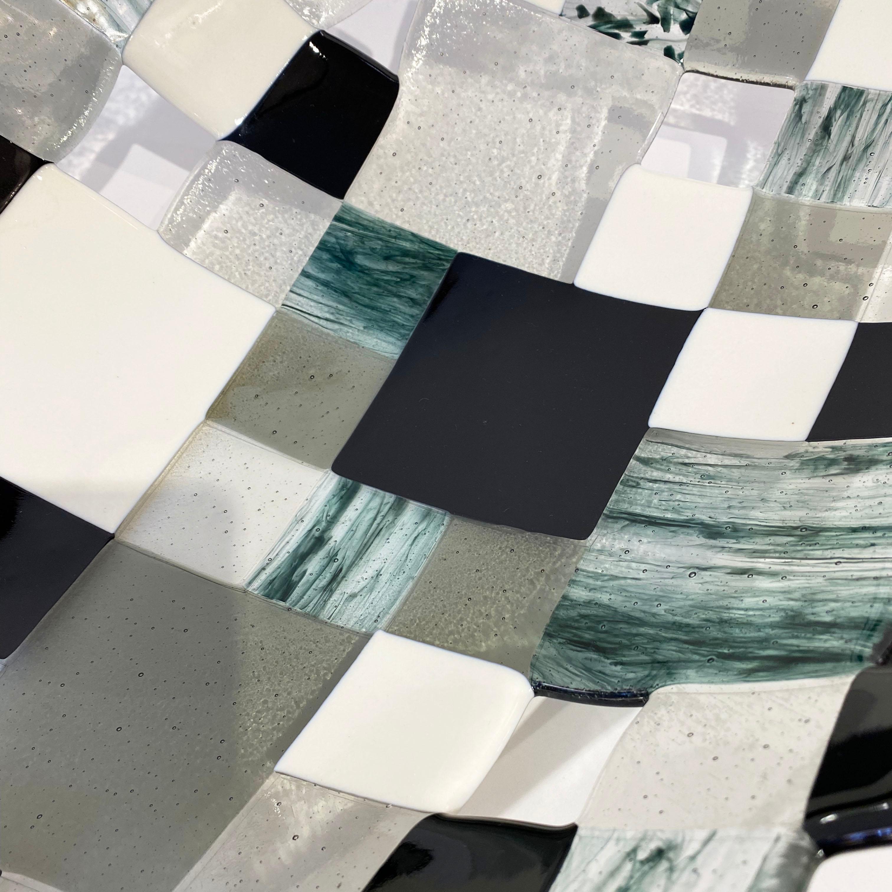 Moderne moderne italienische Mosaik-Schale im Art-déco-Design in Grün, Schwarz und Weiß aus Rauchglas (Italienisch) im Angebot