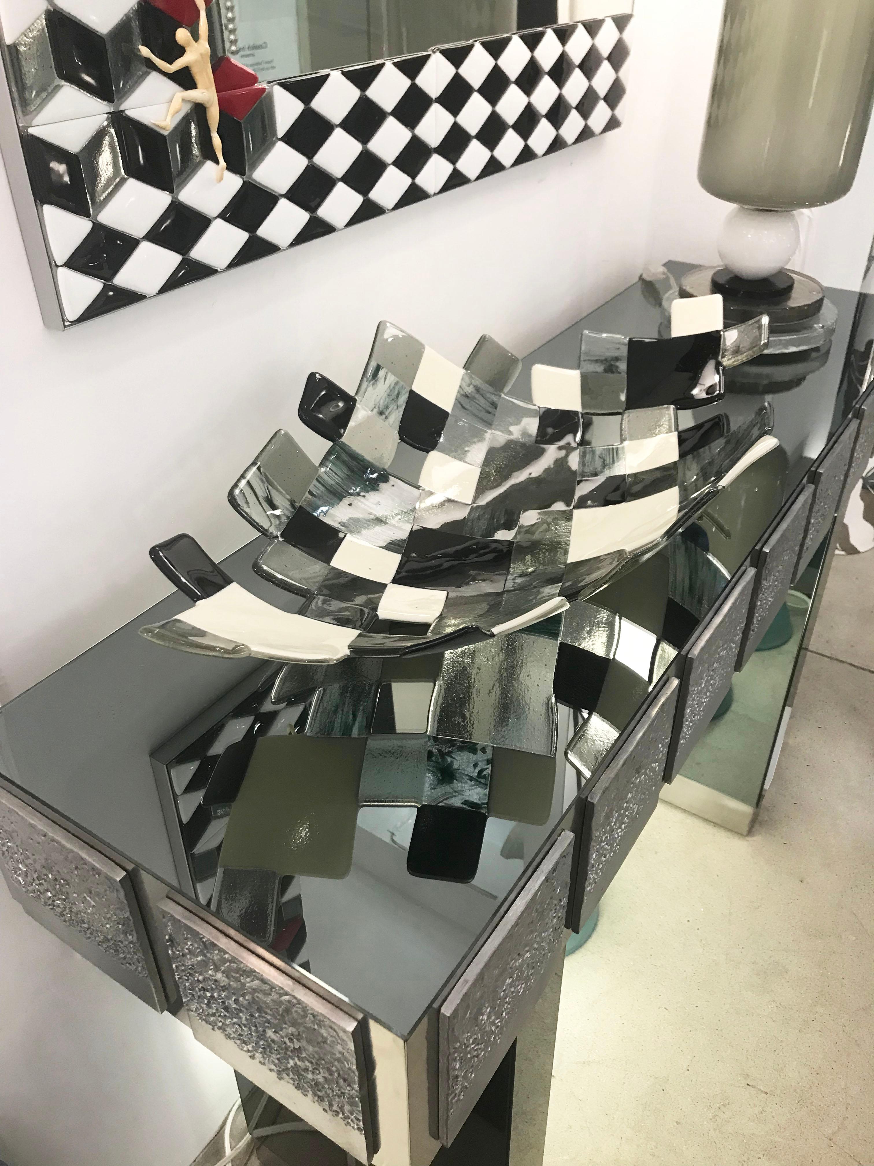 Moderne moderne italienische Mosaik-Schale im Art-déco-Design in Grün, Schwarz und Weiß aus Rauchglas (Fadenglas) im Angebot
