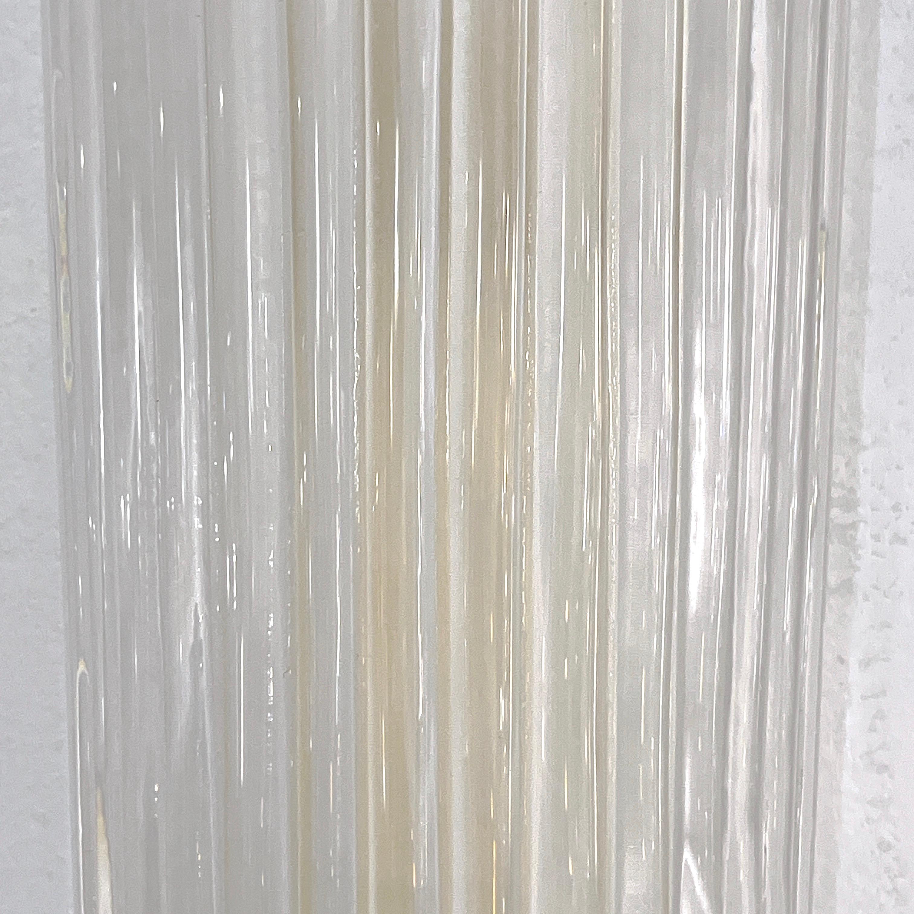 Apliques de cristal de Murano blanco esmerilado iridiscente de diseño Art Déco italiano moderno en Nuevo estado para la venta en New York, NY