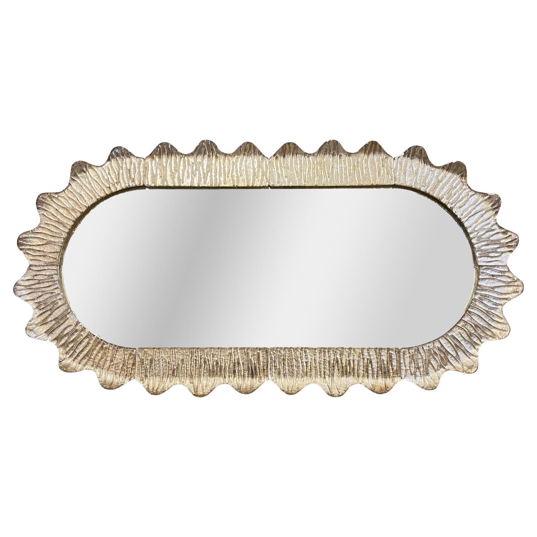 Espejo Ovalado Italiano Moderno Estilo Art Deco Curvo Marfil Crema Cristal Murano Latón en venta