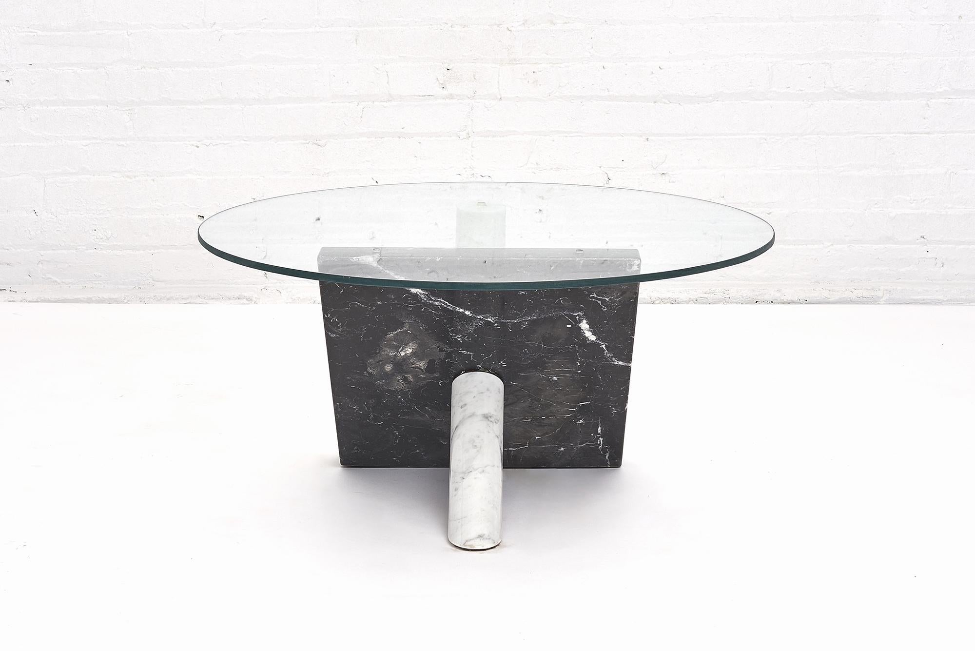 Modern Italian black and white marble side table, circa 1970s.
Nero Marquina slab is intersected by a Carrara marble post.