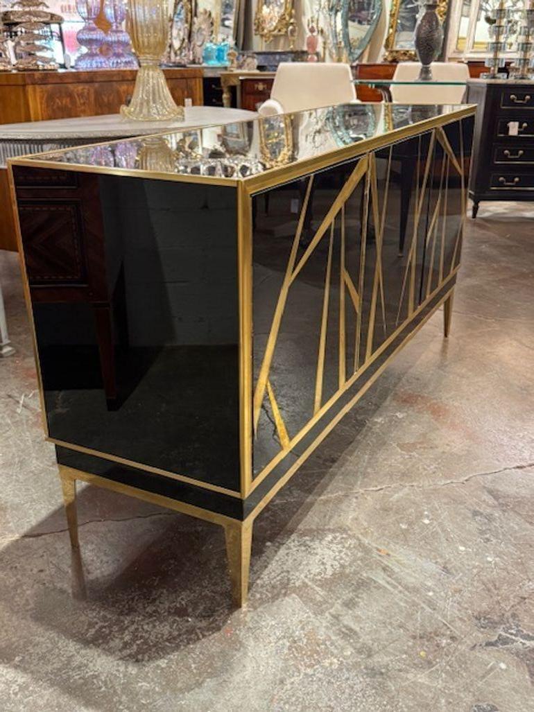 Ottone Credenza moderna italiana in ottone e laccato nero in vendita