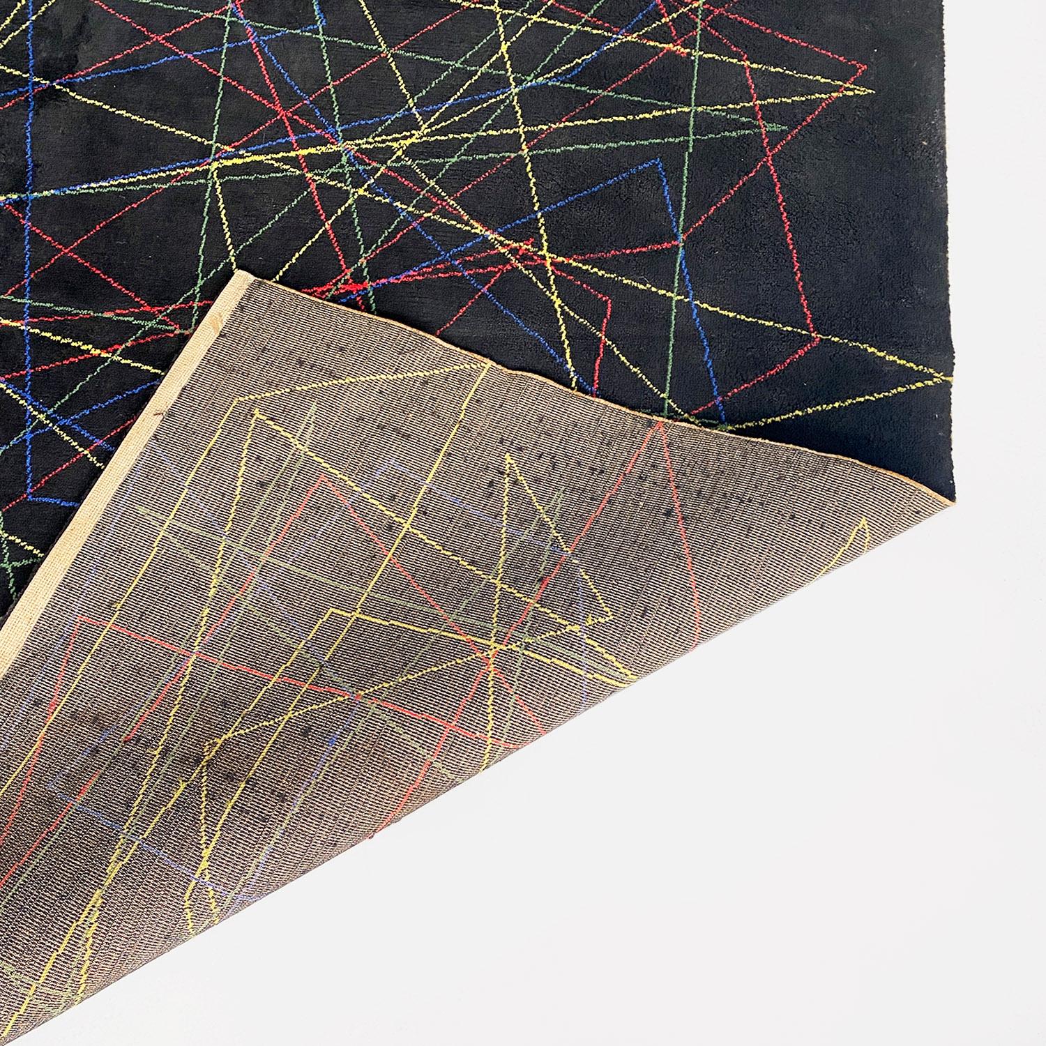 Moderner italienischer schwarzer mittelgroßer Wollteppich mit farbenfroher geometrischer Zeichnung, 1980er Jahre im Angebot 9