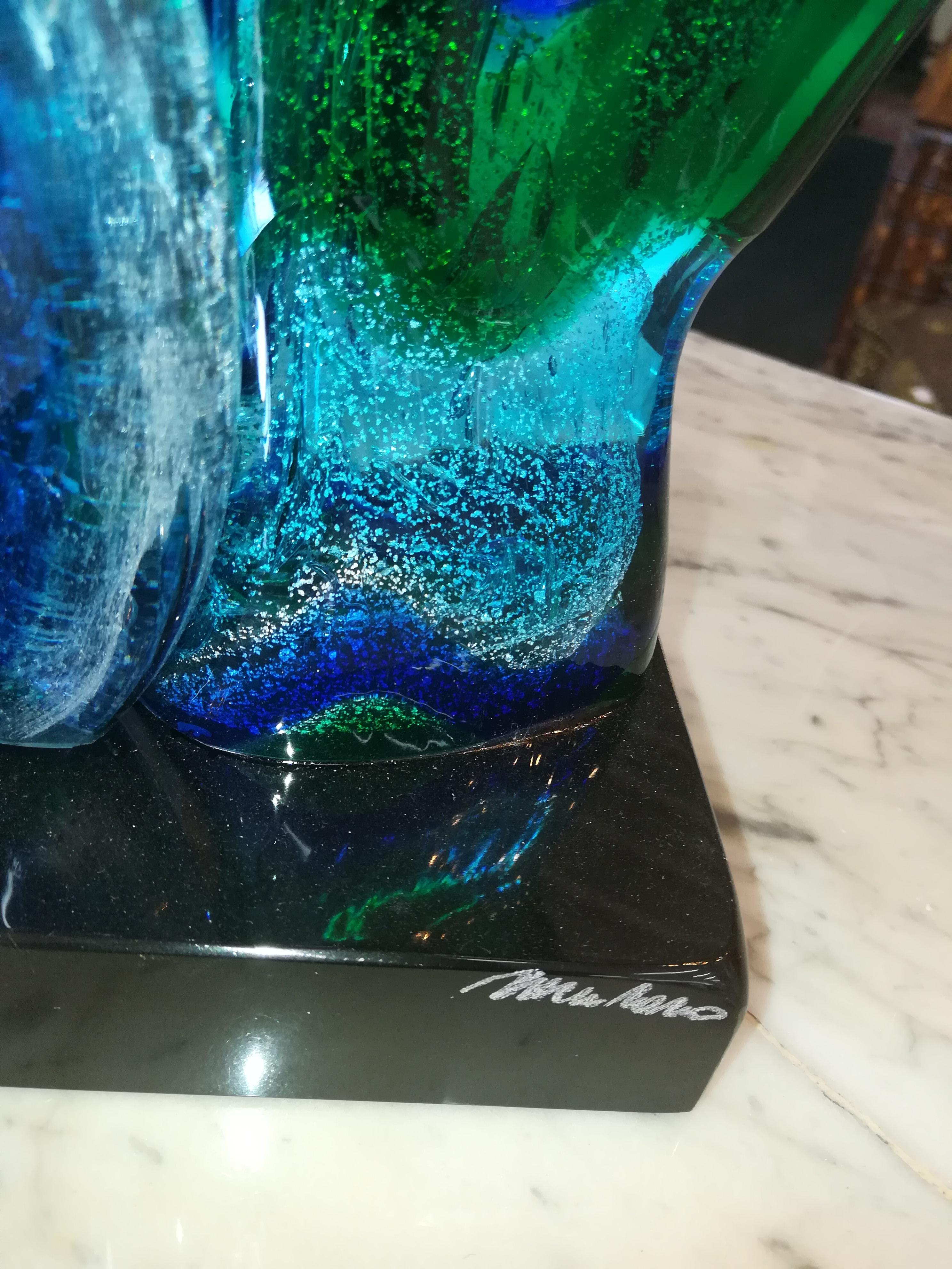 This handmade blown glass sculpture is made by the glassmaker Sergio Costantini.
It remember the waves. It is made in Murano. It has inside a lot of bubbles made by bowling inside with a special instruments.
