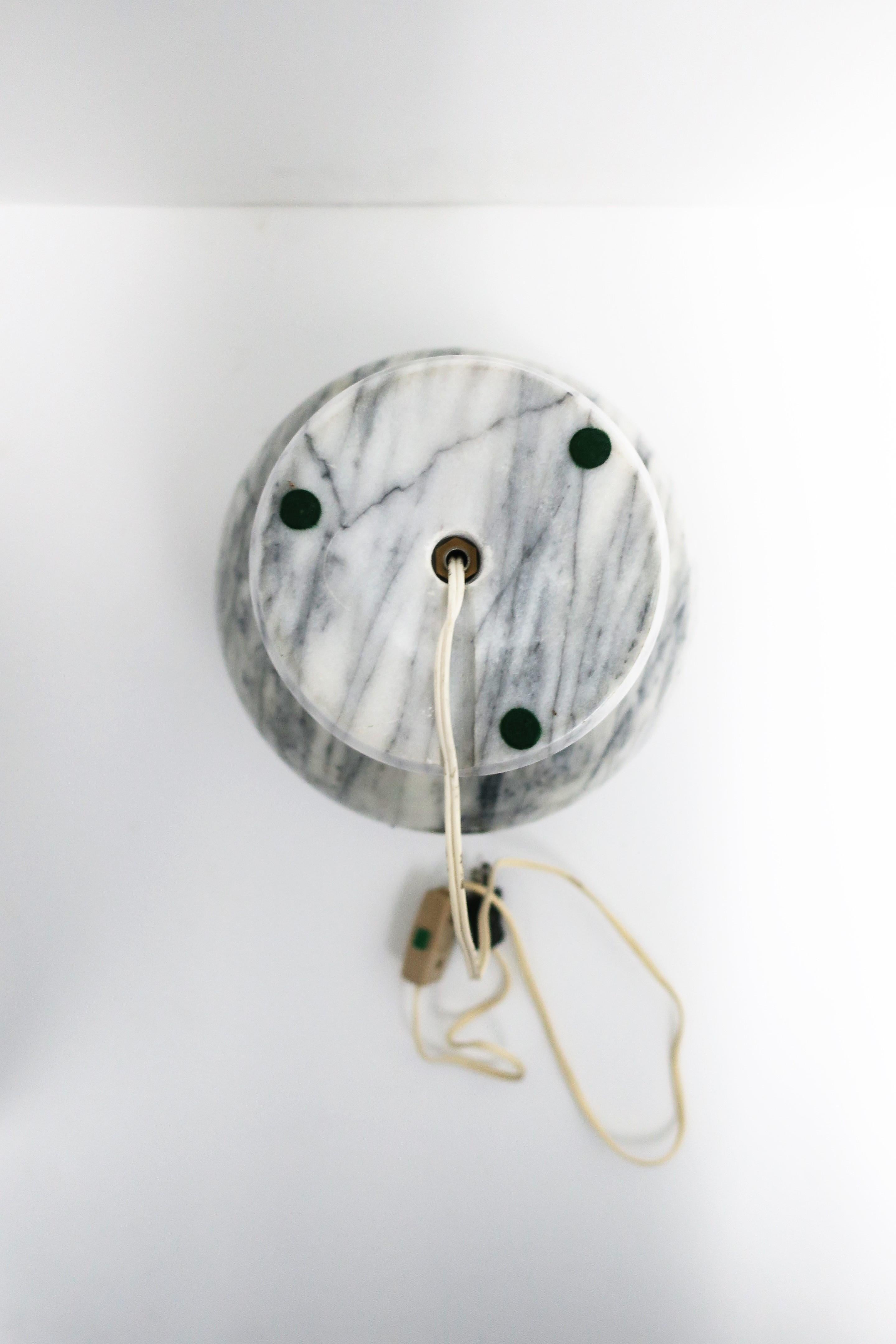 The Moderns Italian Black and White Carrara Marble Table Lamp en vente 5