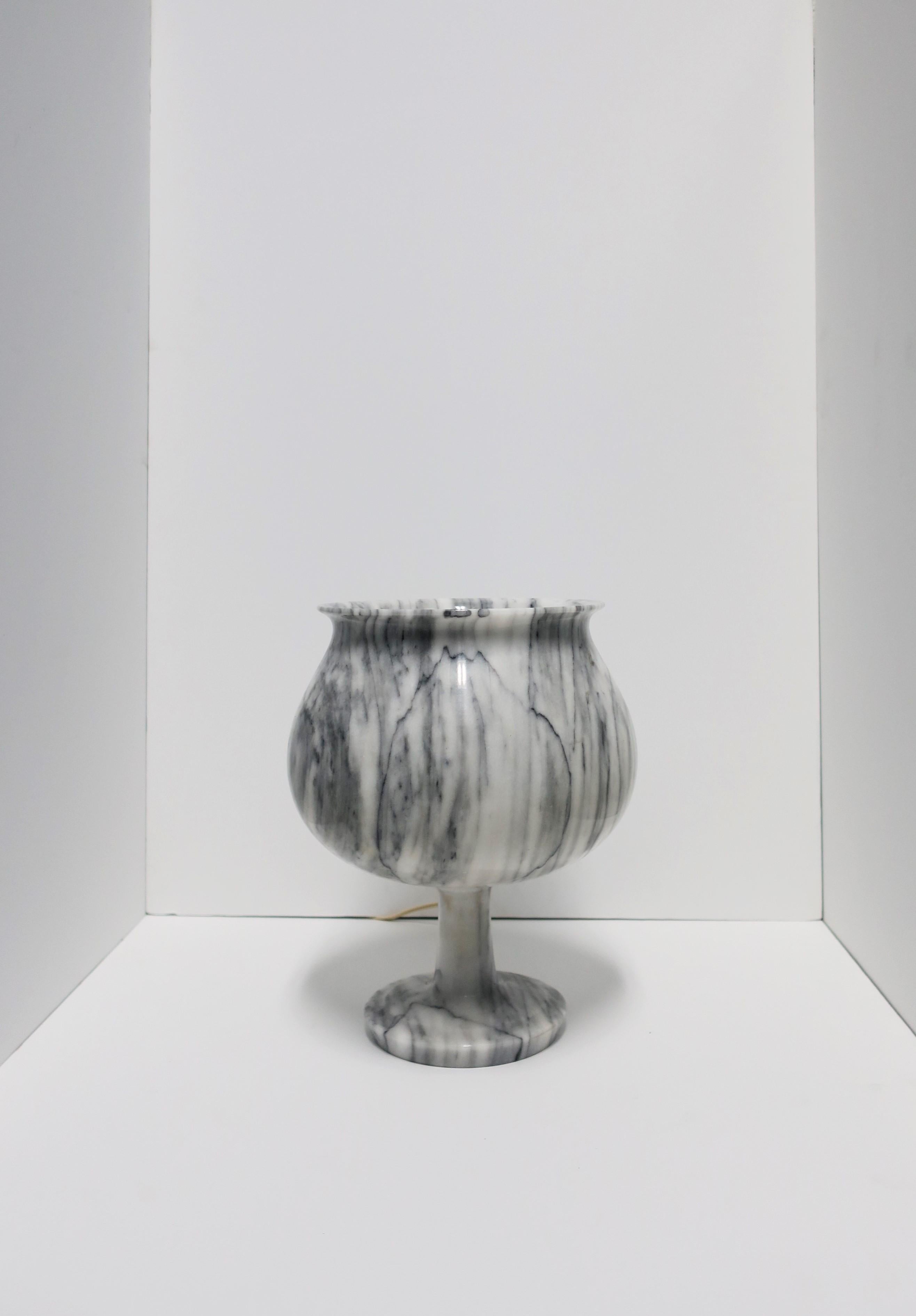 Moderne The Moderns Italian Black and White Carrara Marble Table Lamp en vente
