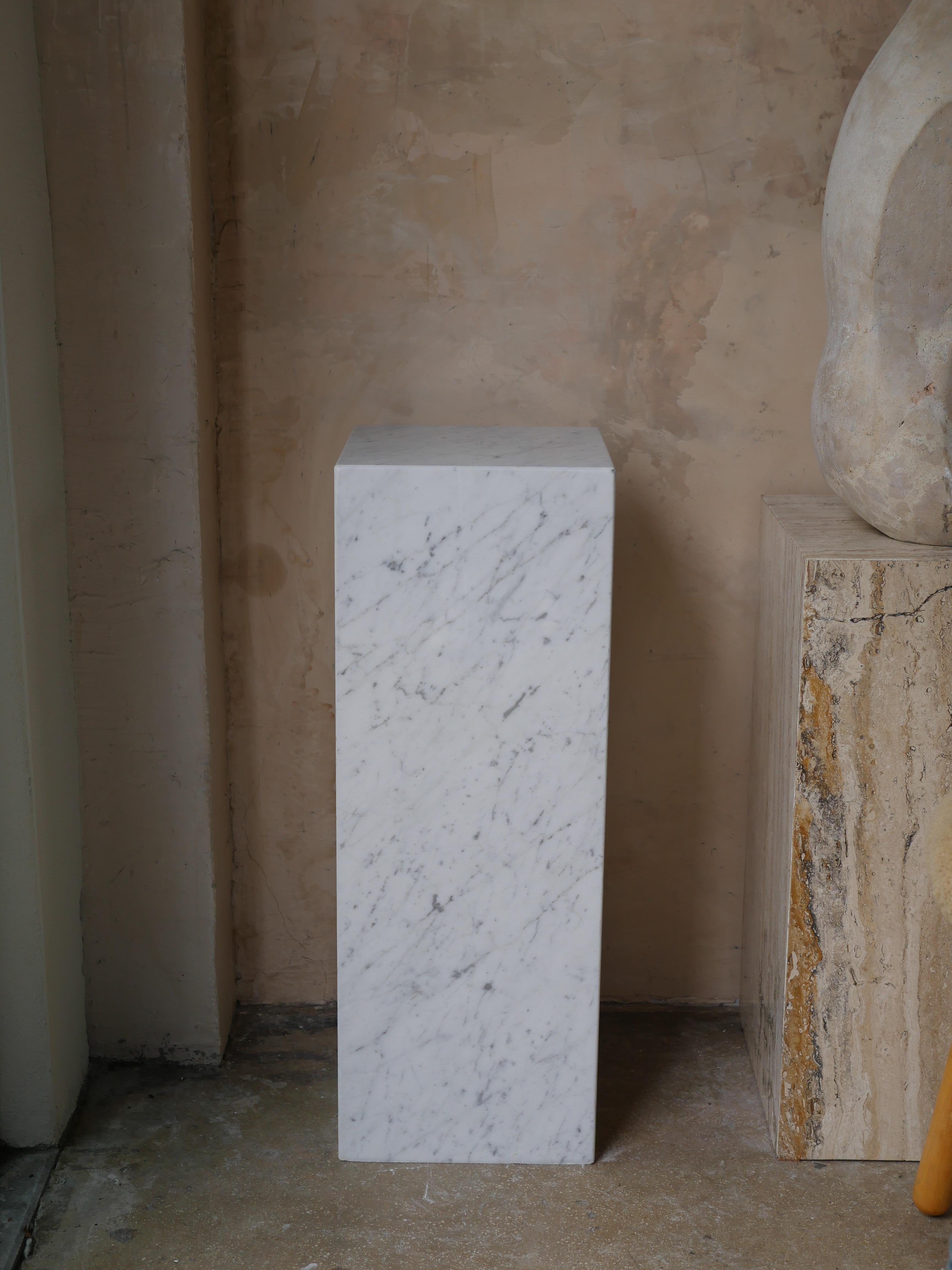 Piédestal italien moderne en marbre de Carrare  en vente 1