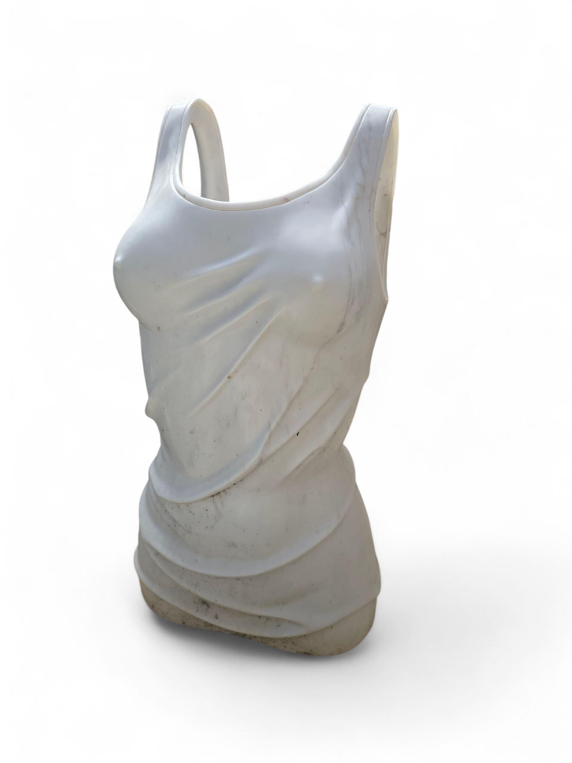 Moderne italienische Carrara-Marmor-Skulptur, großformatig im Zustand „Gut“ im Angebot in Madrid, ES