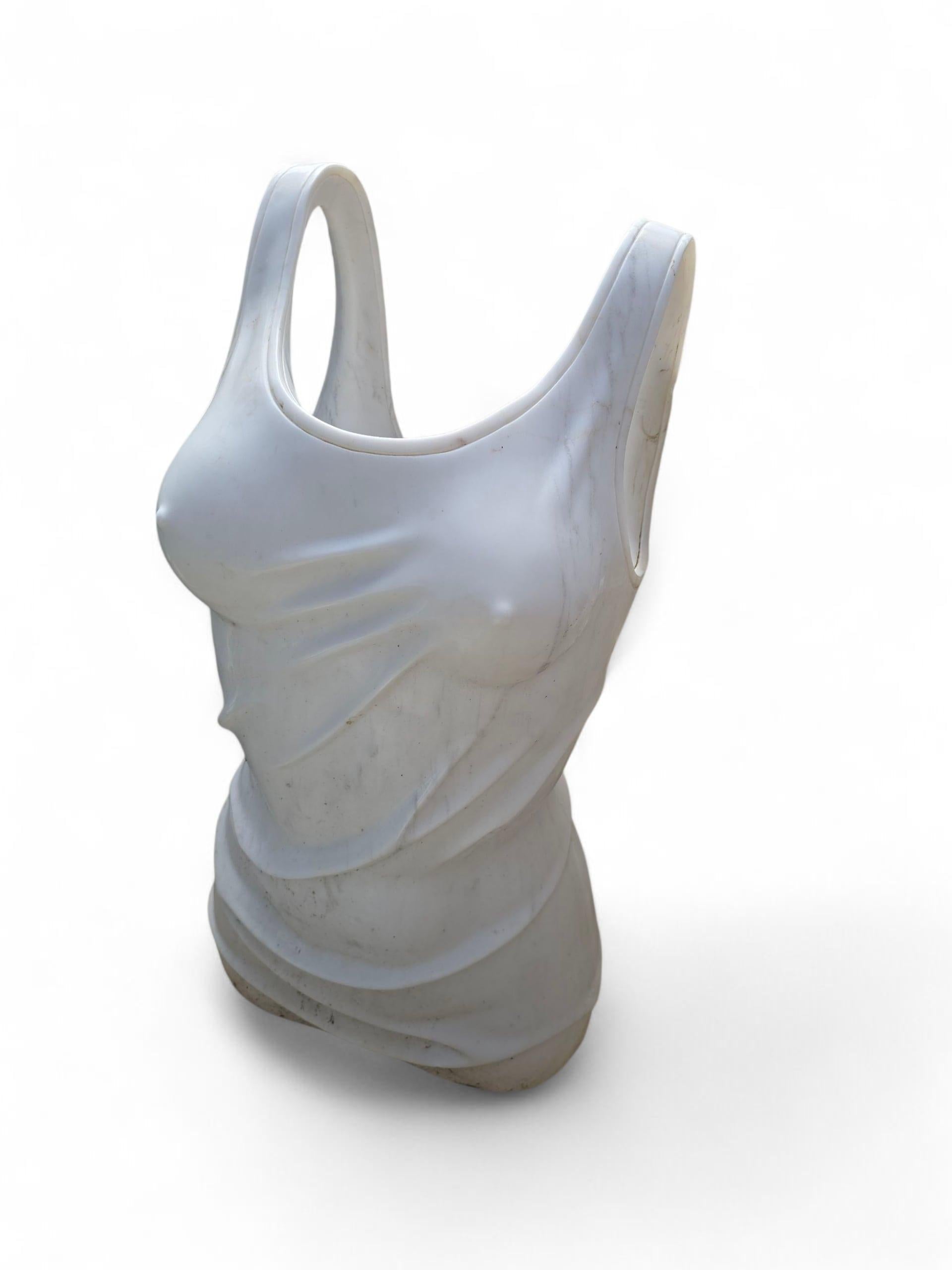 Moderne italienische Carrara-Marmor-Skulptur, großformatig im Angebot 1