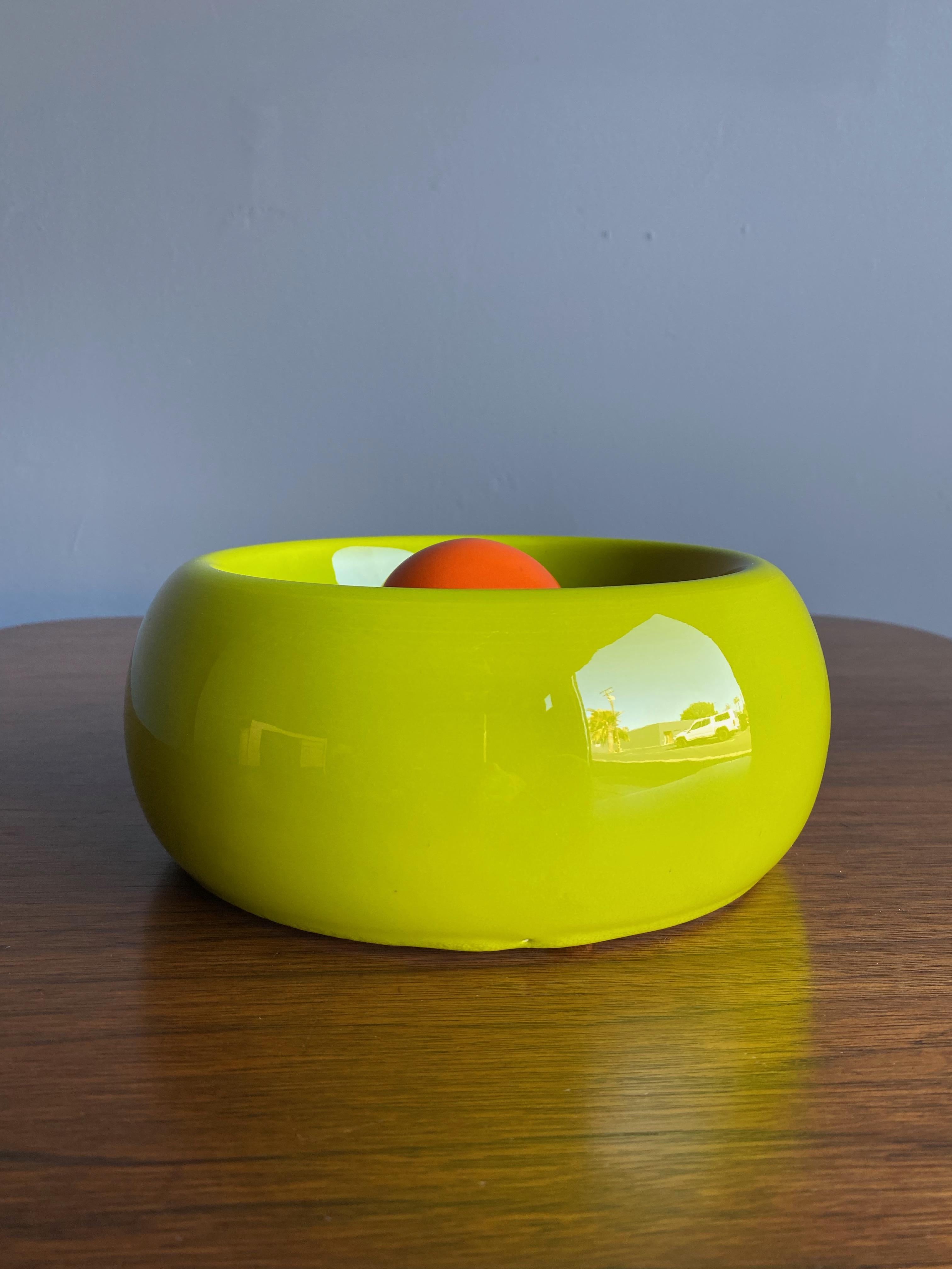 Modern Italian Ceramic Bowl circa 1975 In Good Condition For Sale In San Juan Capistrano, CA