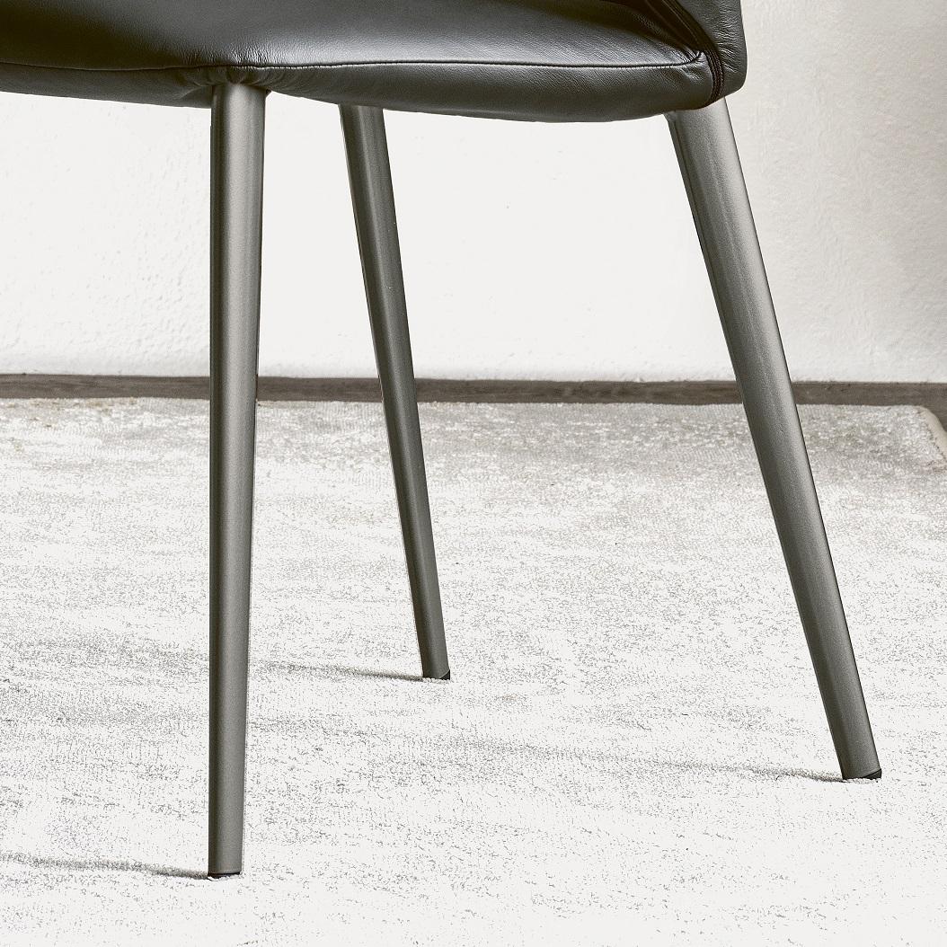 Designed by Pocci&Dondoli, the Drop chair has folds on the back making it a masterpiece of tailor-making, it gives you the feel of a hug when you are sitting on it. Drop is absolute comfort in an indisputable design. The frame is in Natural Silver