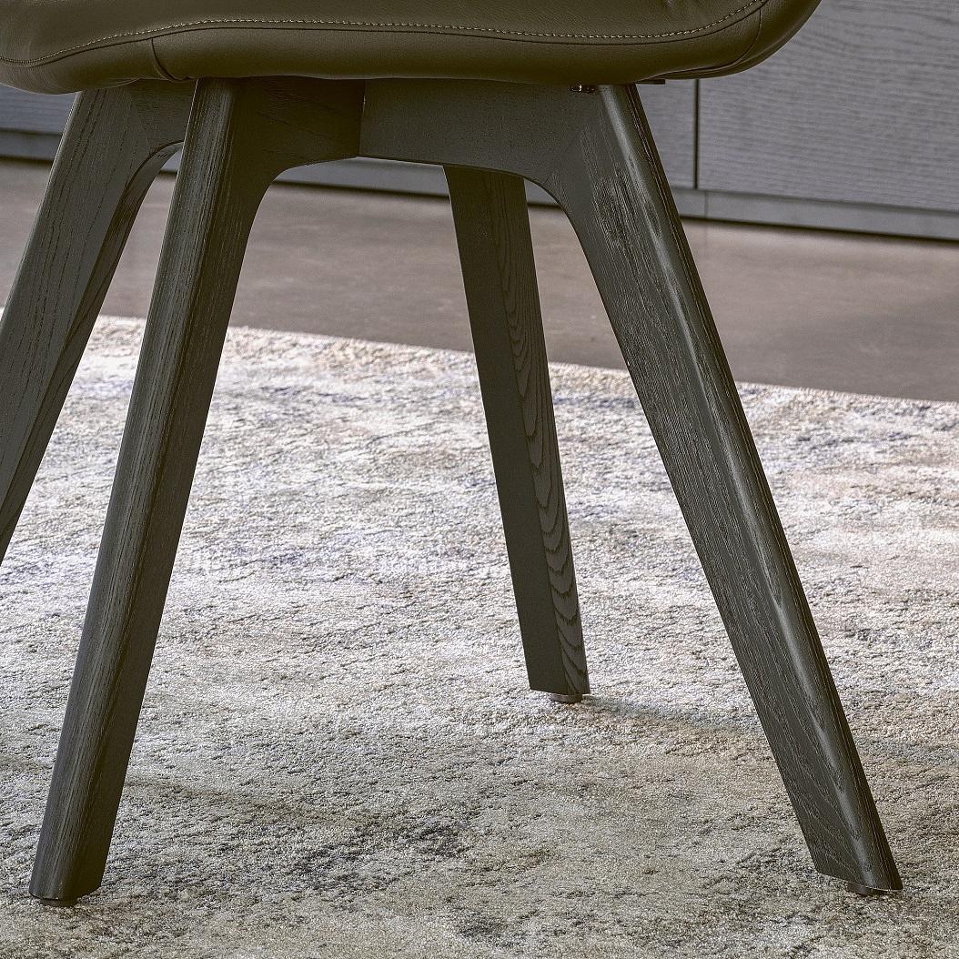 Moderner italienischer Stuhl mit Holzrahmen und gepolstertem Sitz – Kollektion Bontempi (Internationaler Stil) im Angebot