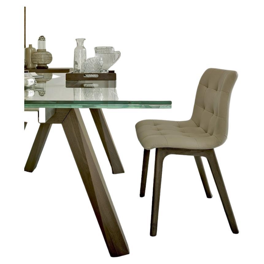 Chaise italienne moderne avec cadre en bois et assise tapissée, collection Bontempi en vente