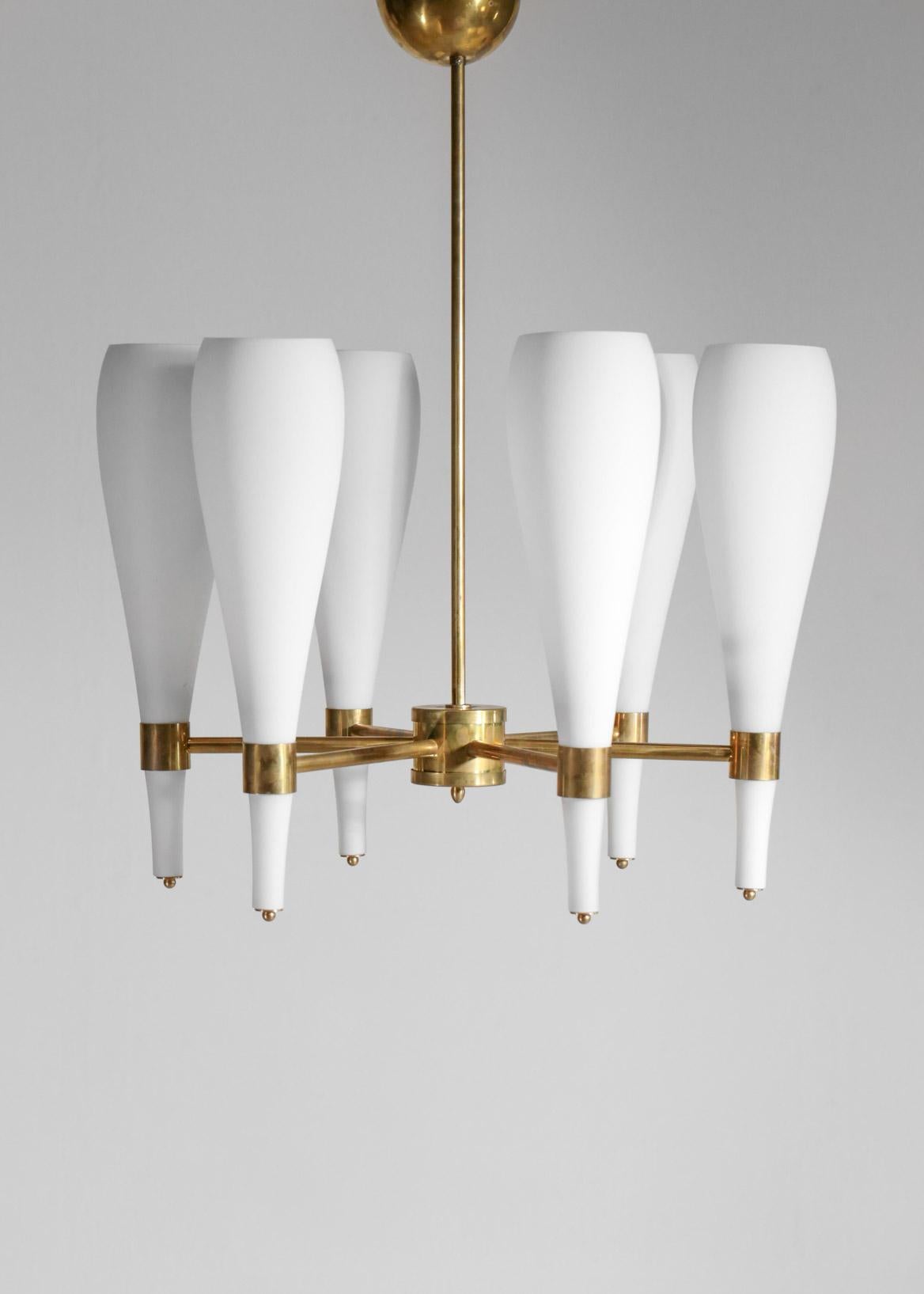 Modern Italian chandelier with 6 opaline glass (E27 bulb)
Handcrafted in Italy.