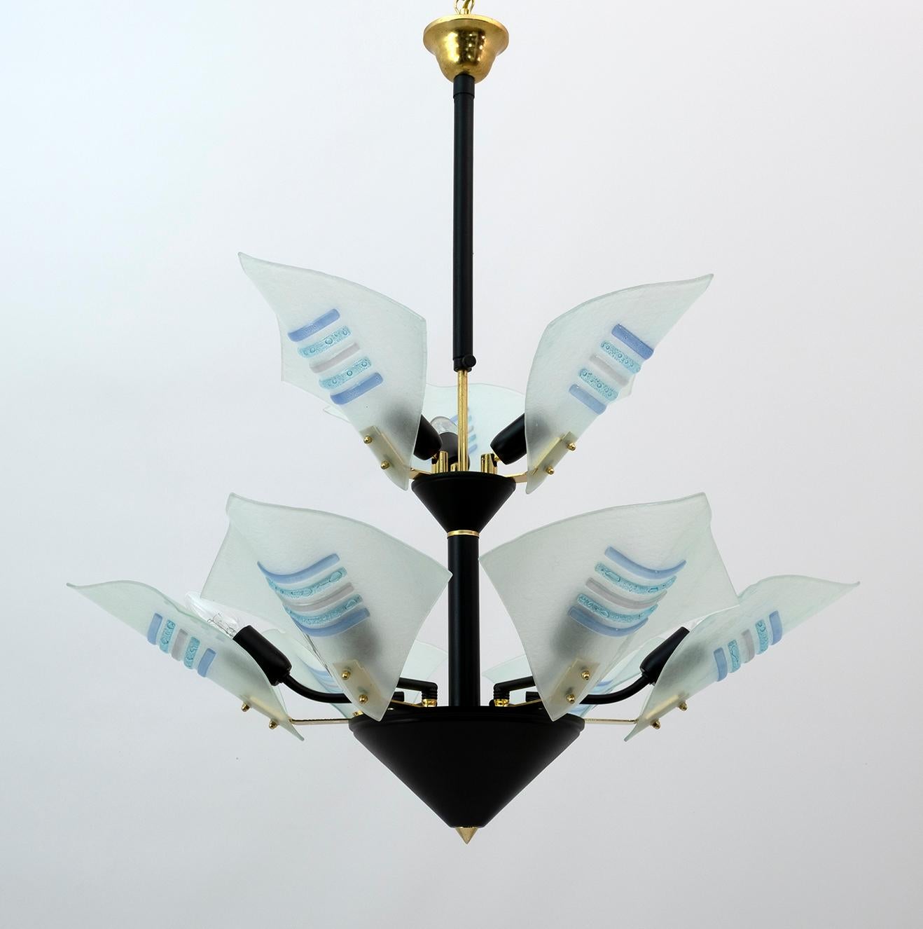 Chandelier composed of nine Murano glasses in the shape of sails, the structure is in black lacquered metal and brass. Nine lights. We will supply USA light bulb reducers.