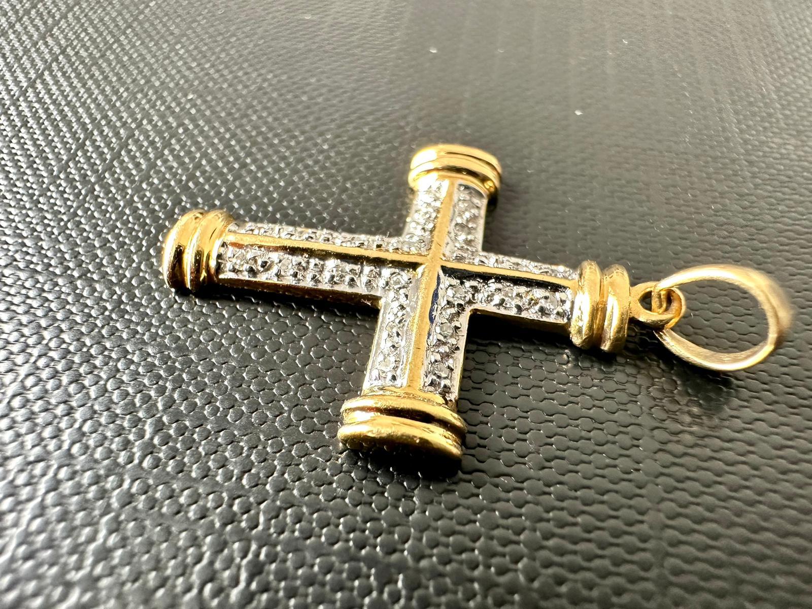 Croix en or moderne italienne « Chapiteau » avec diamants  Bon état - En vente à Esch sur Alzette, Esch-sur-Alzette