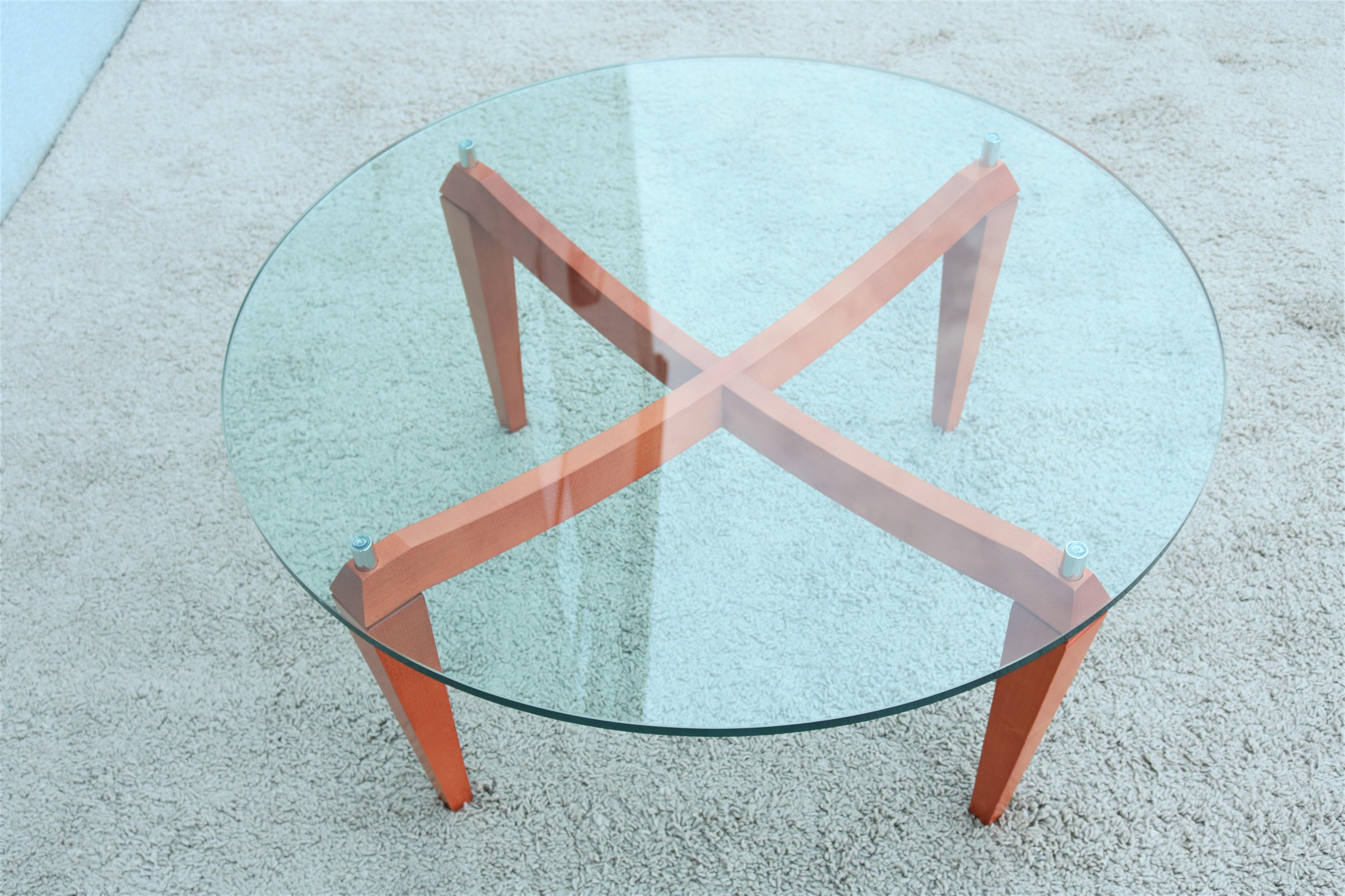 Table basse ronde italienne moderne en bois de cerisier et verre transparent en vente 1