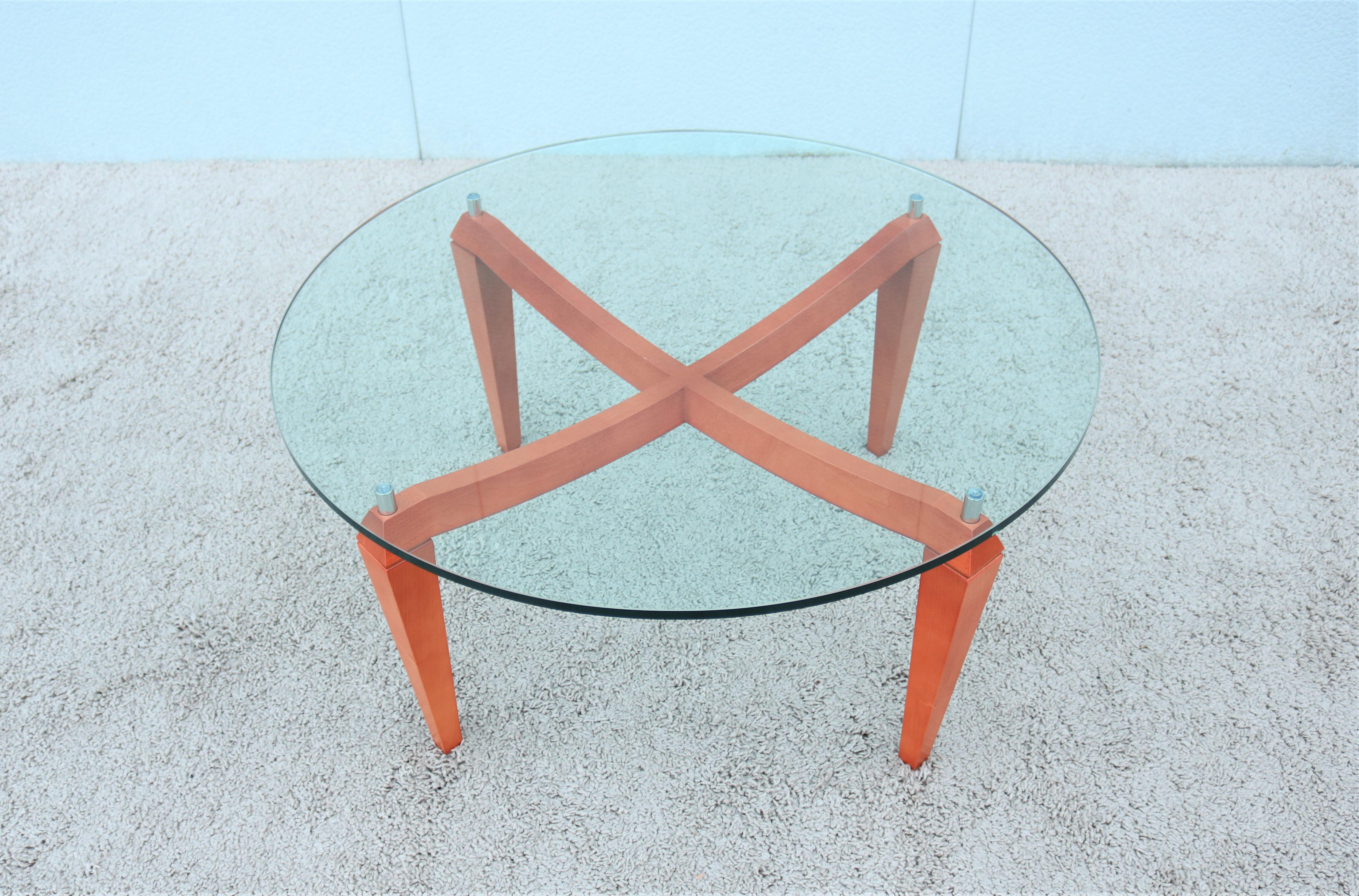 Moderne Table basse ronde italienne moderne en bois de cerisier et verre transparent en vente