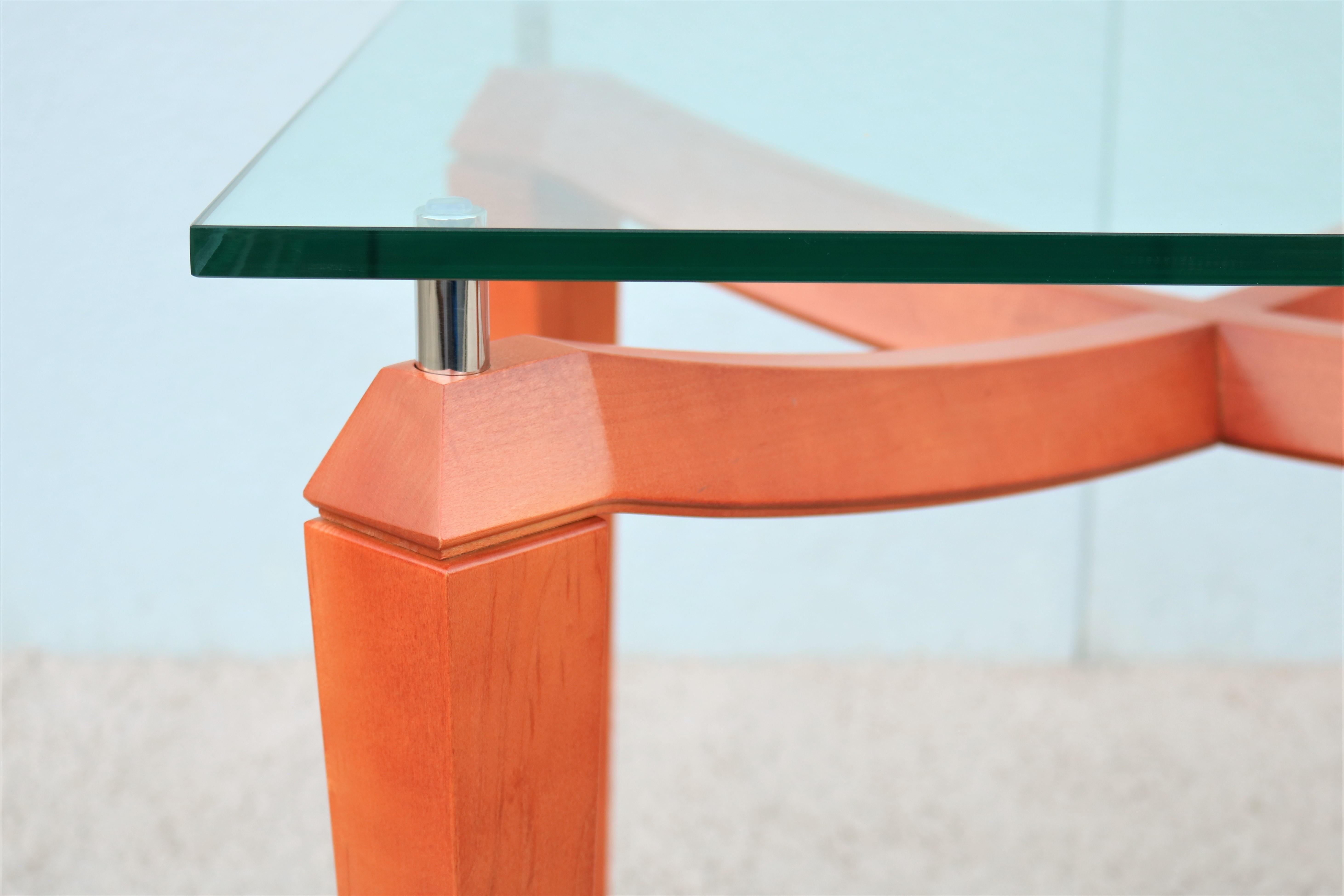 Paire de tables d'appoint carrées modernes italiennes en bois de cerisier et verre transparent en vente 10