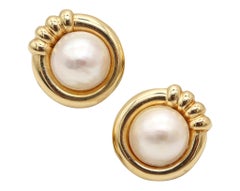 MODERNOS Pendientes italianos de oro amarillo de 18 quilates con perlas mobe blancas
