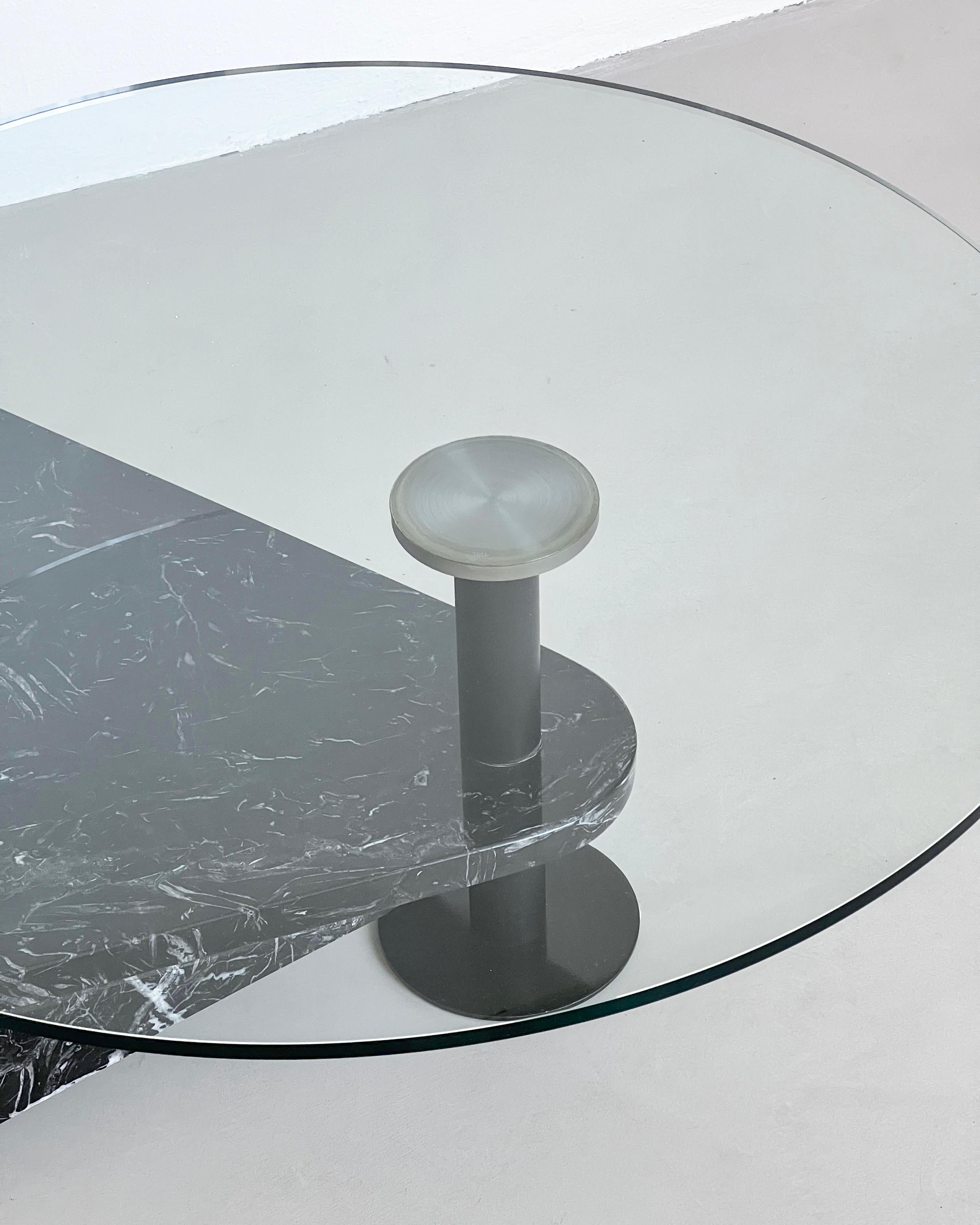 Modern Italian Coffee Table in Marble and Glass by Acerbis, Sculptural Piece For Sale 4