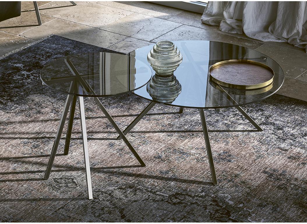 Style international Table basse moderne italienne avec structure en métal et plateau en verre Ø 23.6
