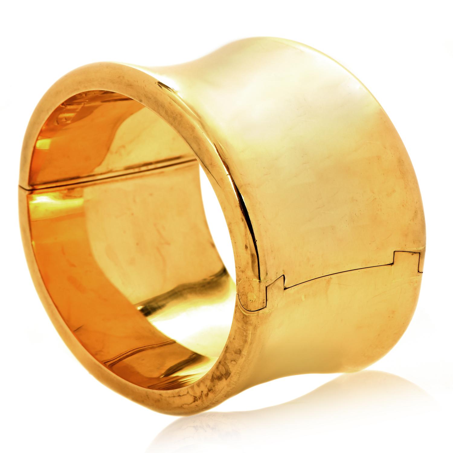 Bracelet jonc large italien concave en or 18 carats poli de haute qualité Pour femmes en vente