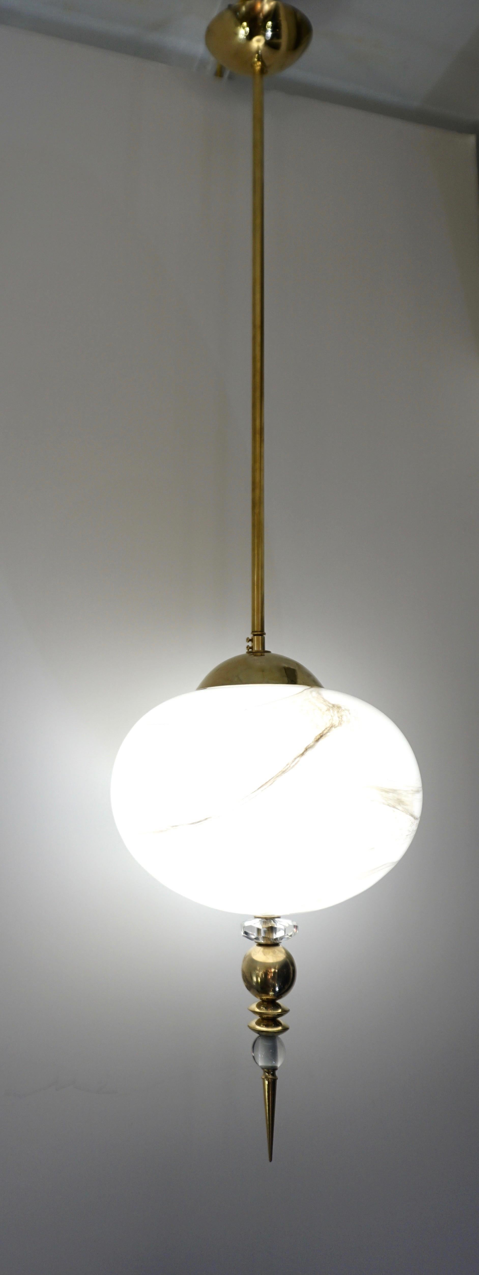 Modern Italian Cream White Alabaster Murano Glass Set of 3 Brass Pendant Lights In New Condition For Sale In New York, NY