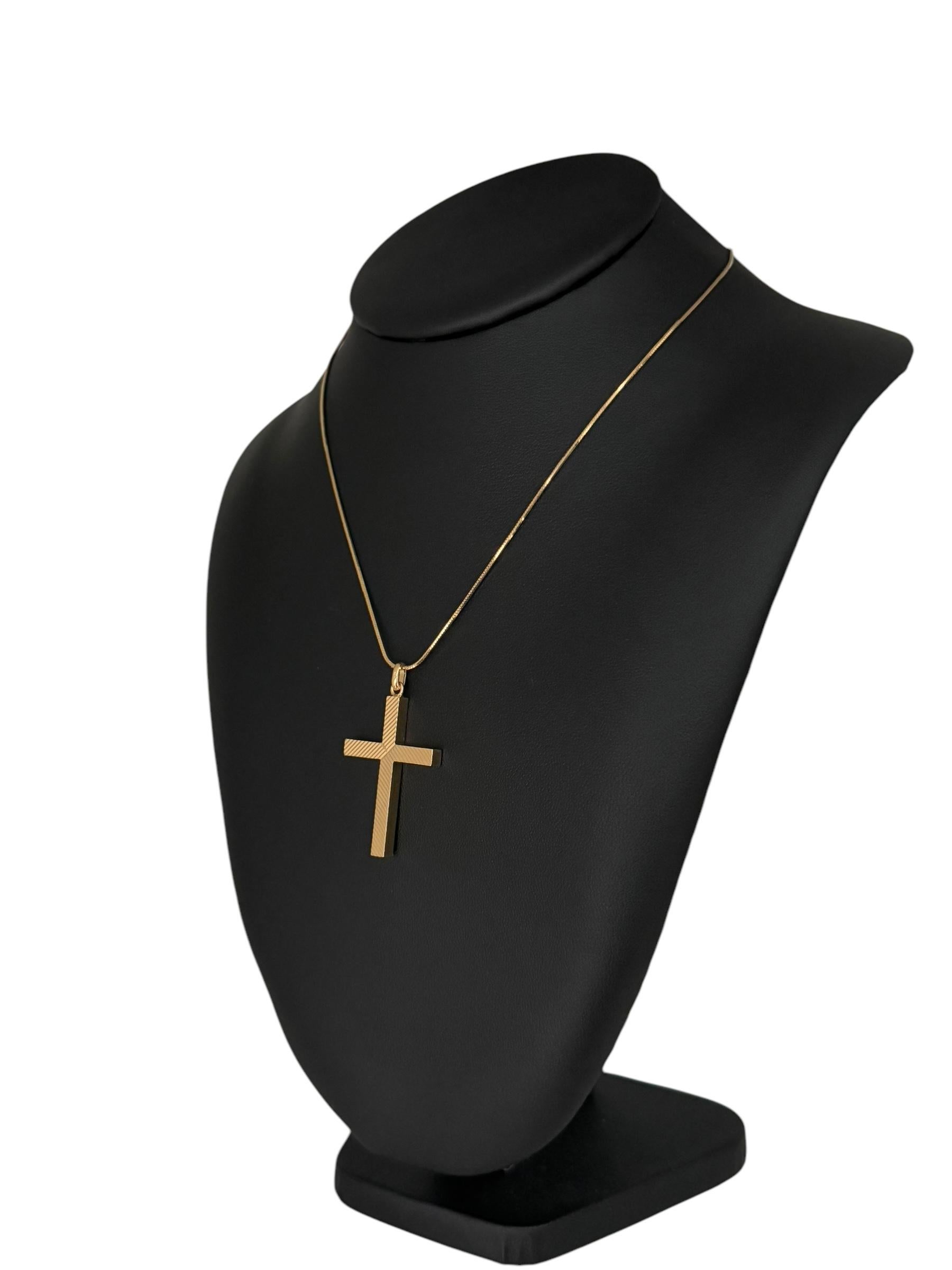 Croix italienne moderne en or jaune 18 carats Unisexe en vente
