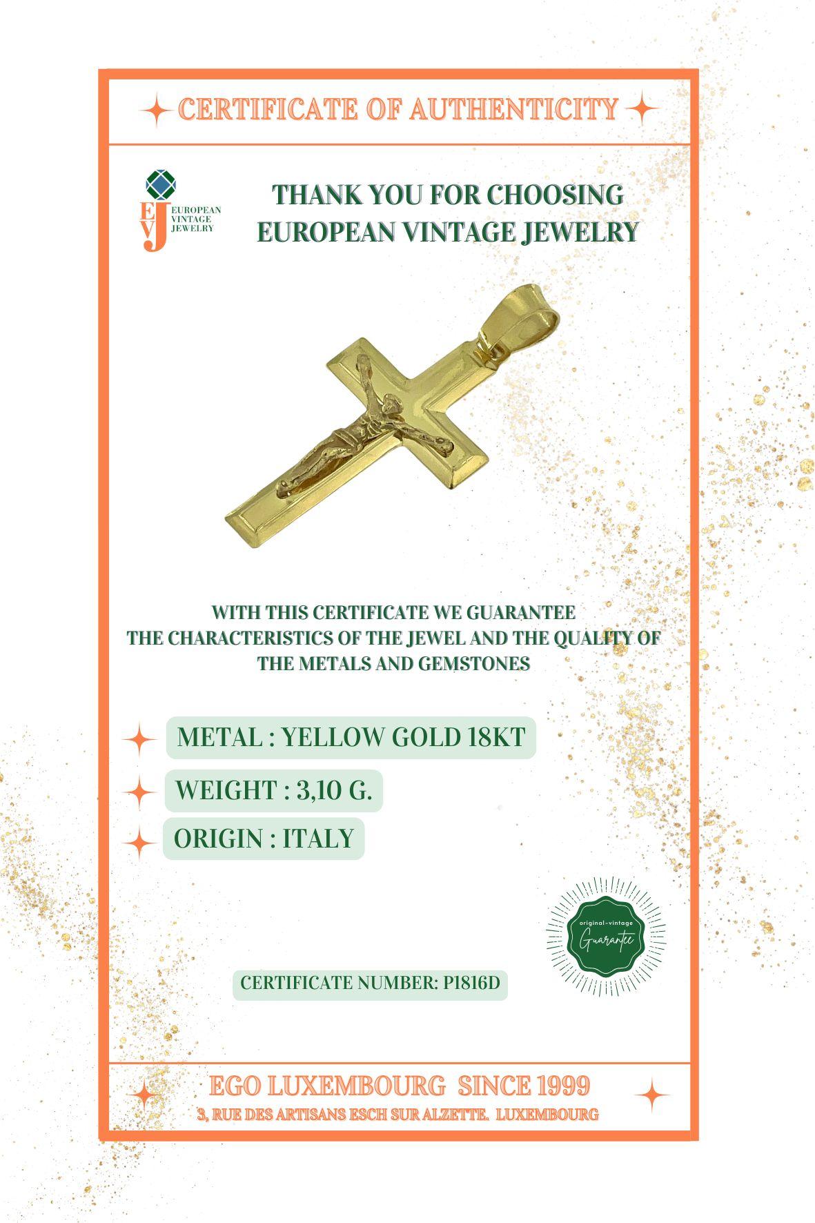 Crucifix italien moderne en or jaune 18 carats en vente 4