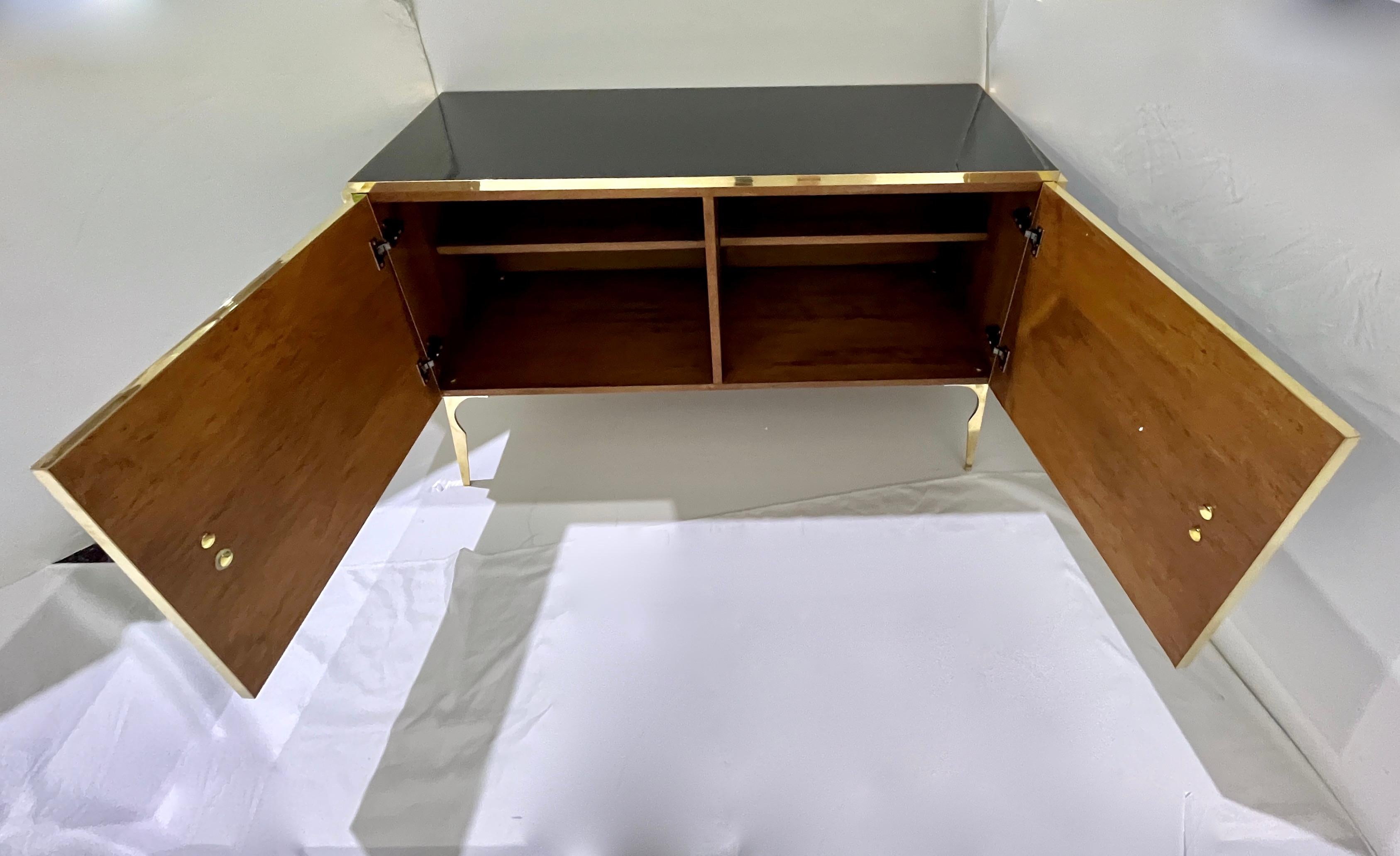 Modernes italienisches Sideboard/Schrank im Art-Déco-Stil, Jagdstil, grünes, schwarzes, schwarzes Glas, Messing im Angebot 3
