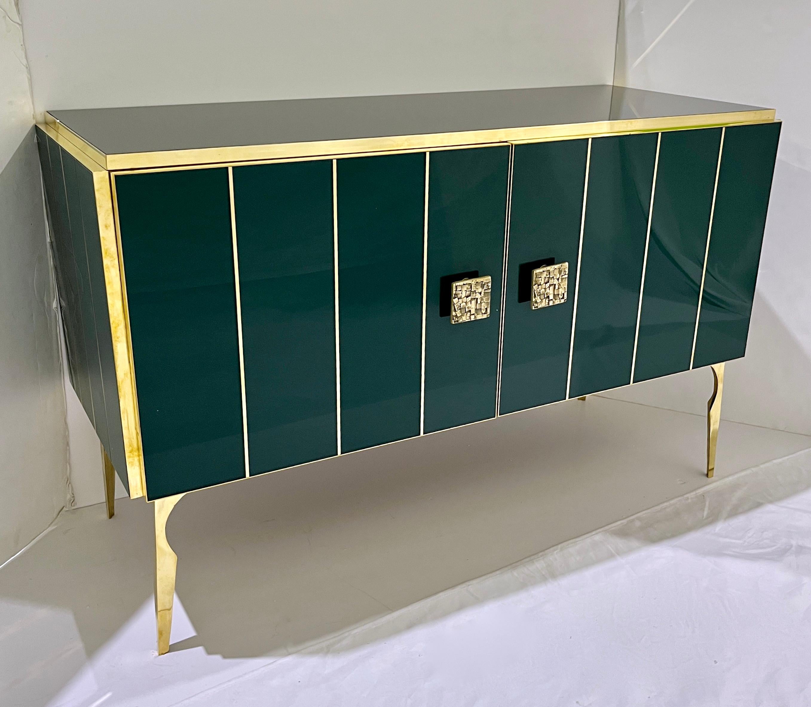 Verre d'art Modernity Italian Custom Art Deco Style Hunter Green Black Glass Brass Cabinet /Bar en vente