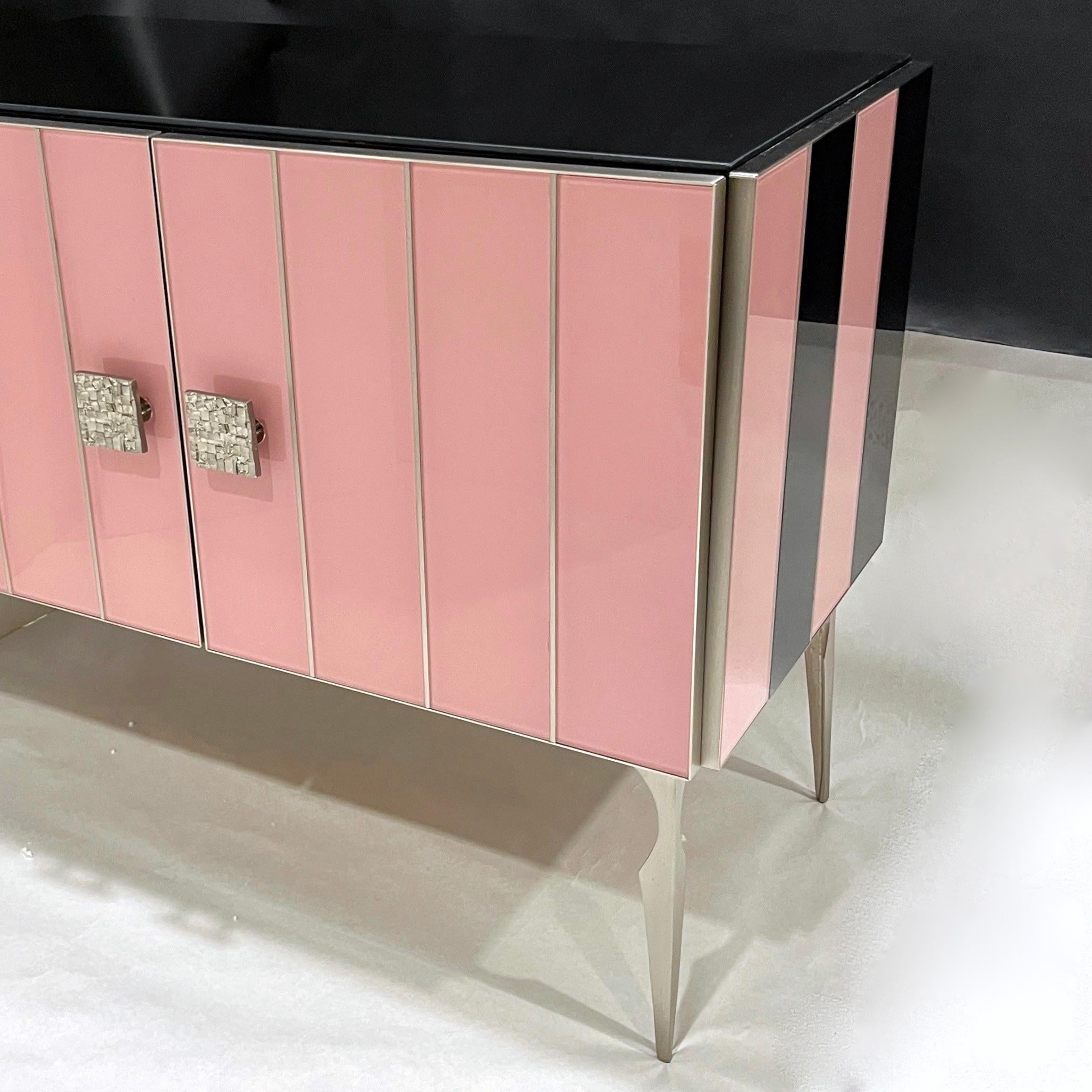 Meuble de bar/meuble de rangement de style Art déco italien moderne en nickel satiné à rayures roses, noires et roses en vente 7