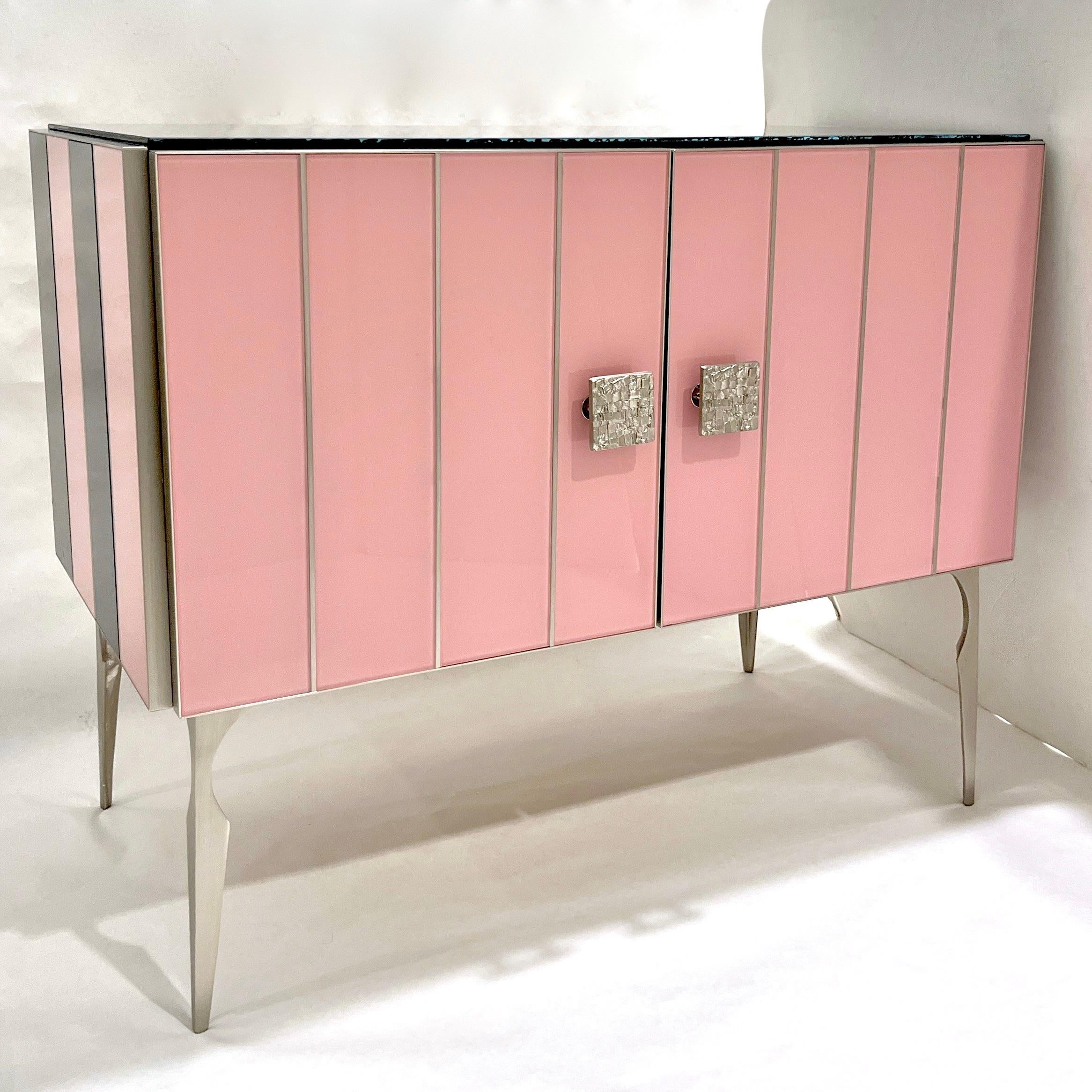 Moderne italienische Custom Art Deco Stil Rosa Schwarz Streifen Glas Messing Kabinett /Bar im Zustand „Neu“ im Angebot in New York, NY