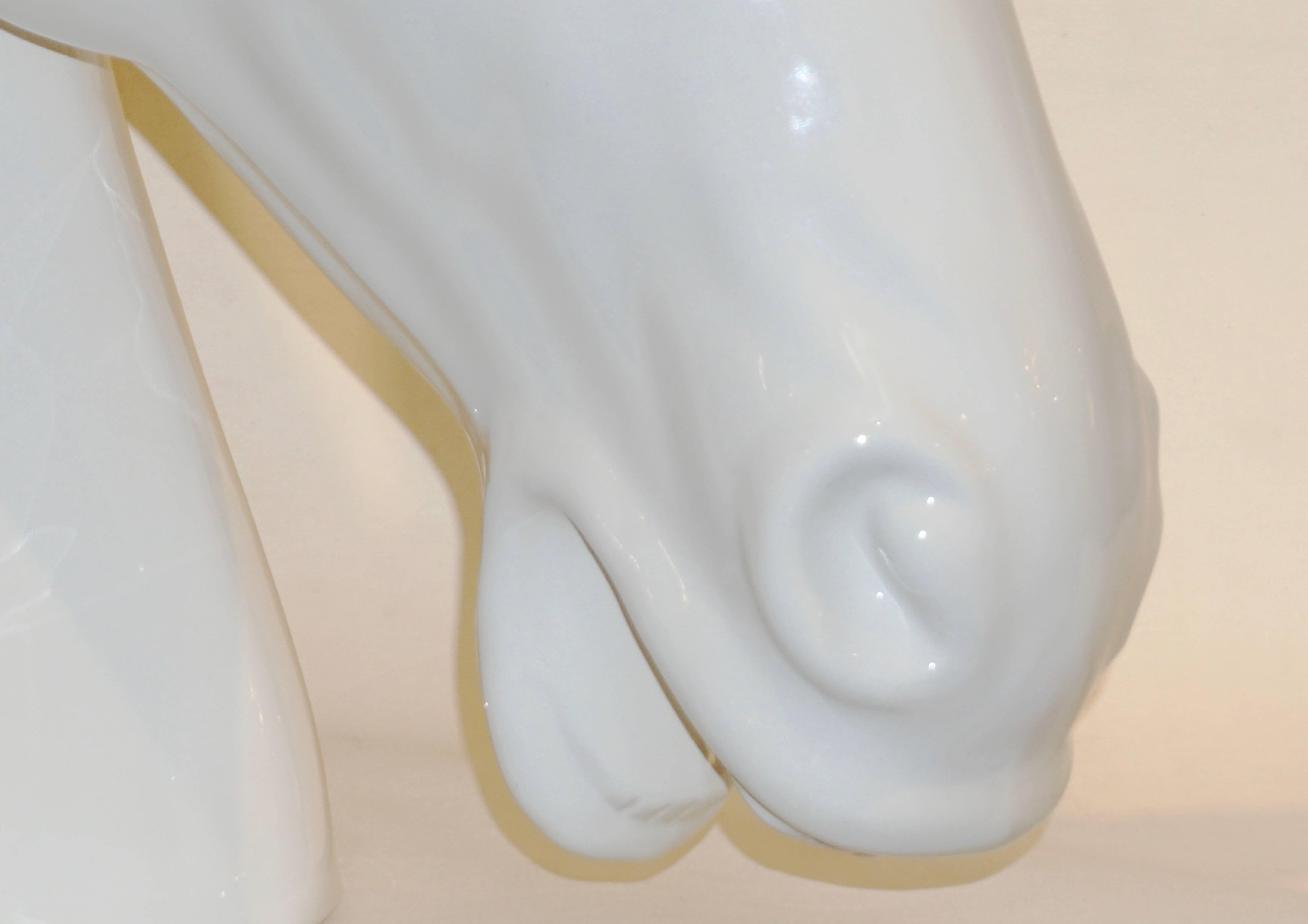 Sculptures de tête de cheval en céramique noire et blanche de conception Art déco moderne et surdimensionnée en vente 2