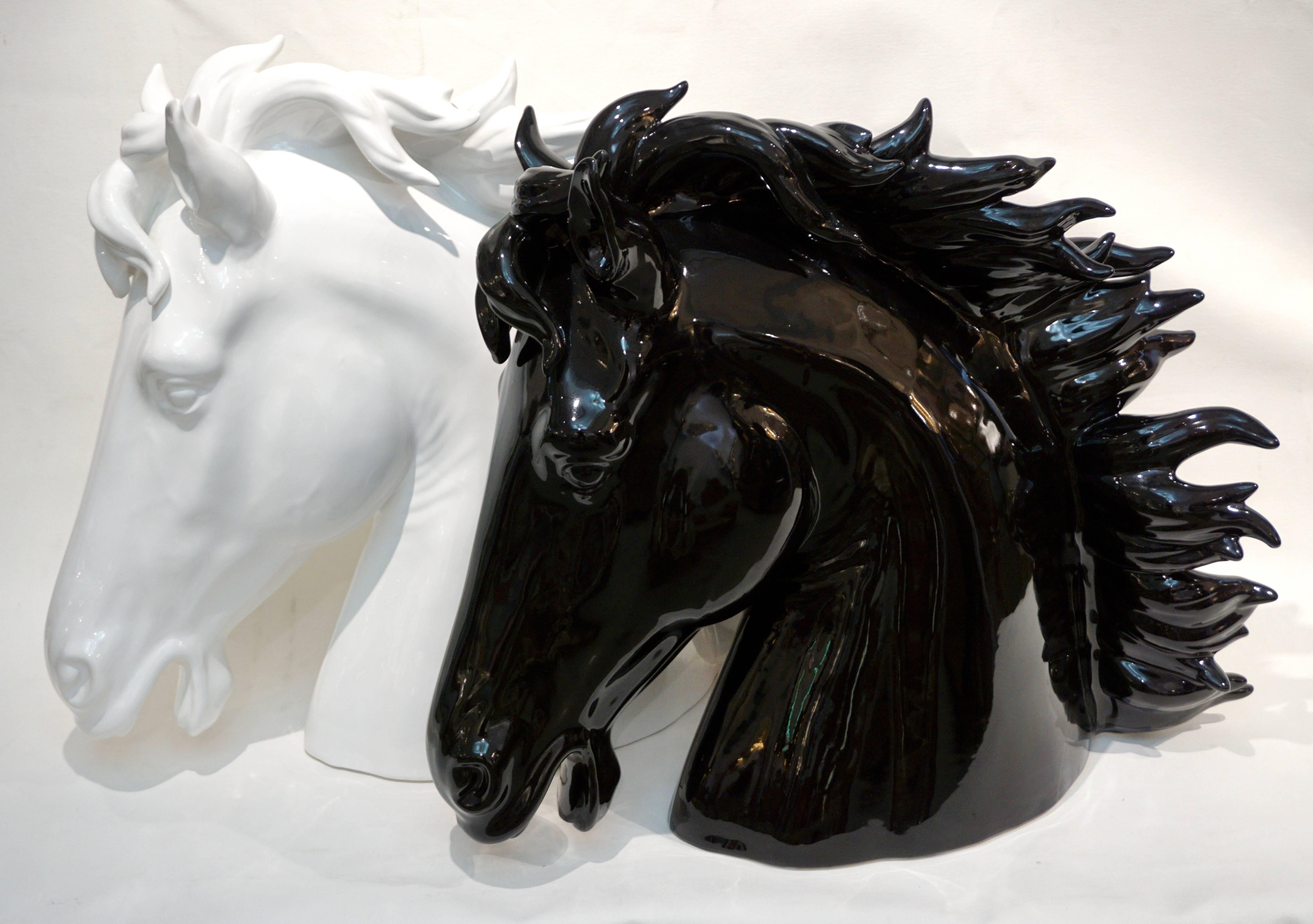Sculptures de tête de cheval en céramique noire et blanche de conception Art déco moderne et surdimensionnée en vente 8