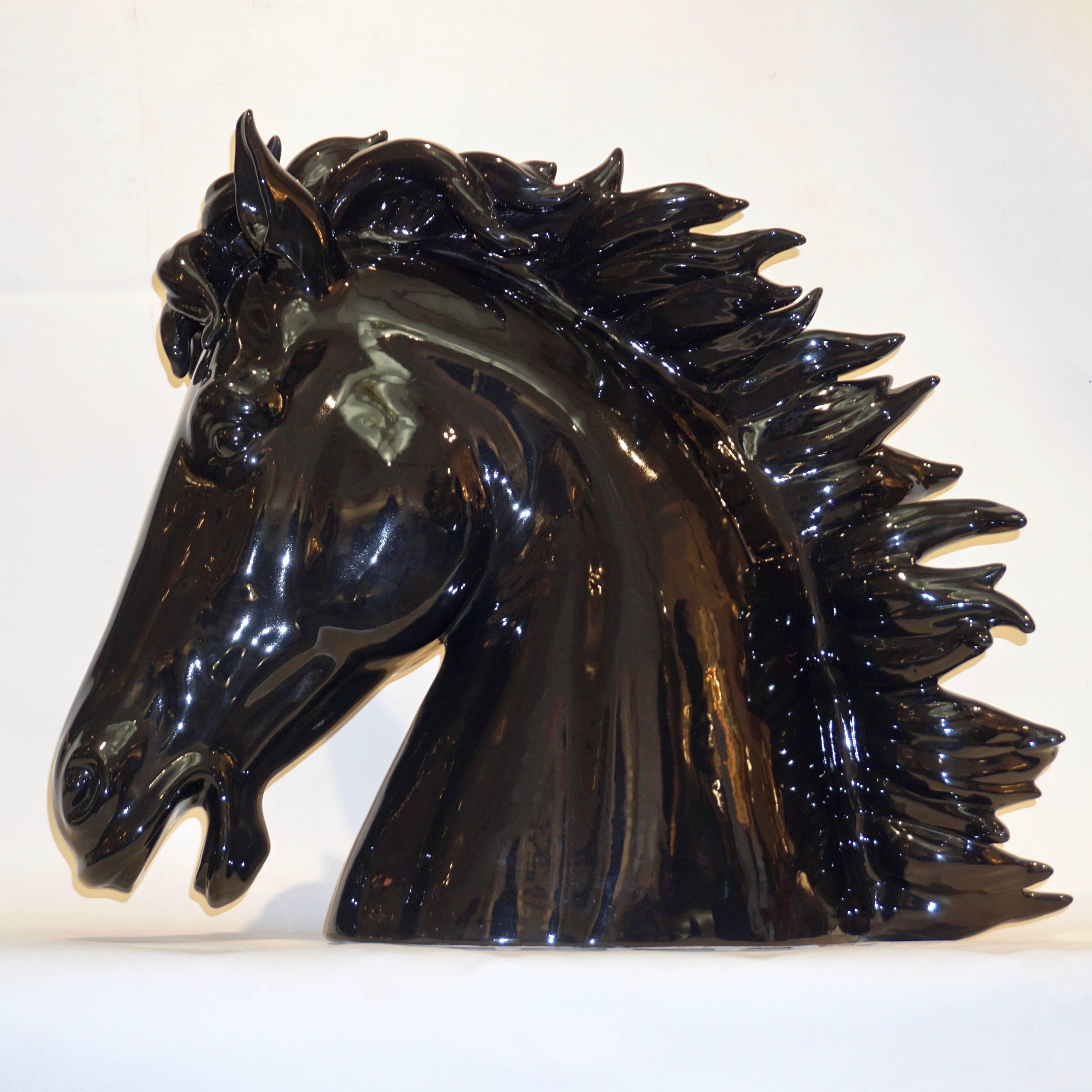 italien Sculptures de tête de cheval en céramique noire et blanche de conception Art déco moderne et surdimensionnée en vente