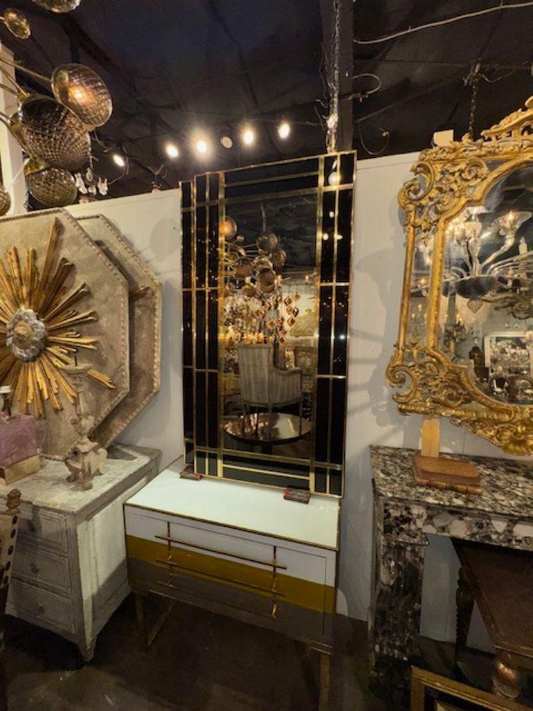 XXIe siècle et contemporain Miroirs modernes en verre noir et laiton poli de design italien en vente