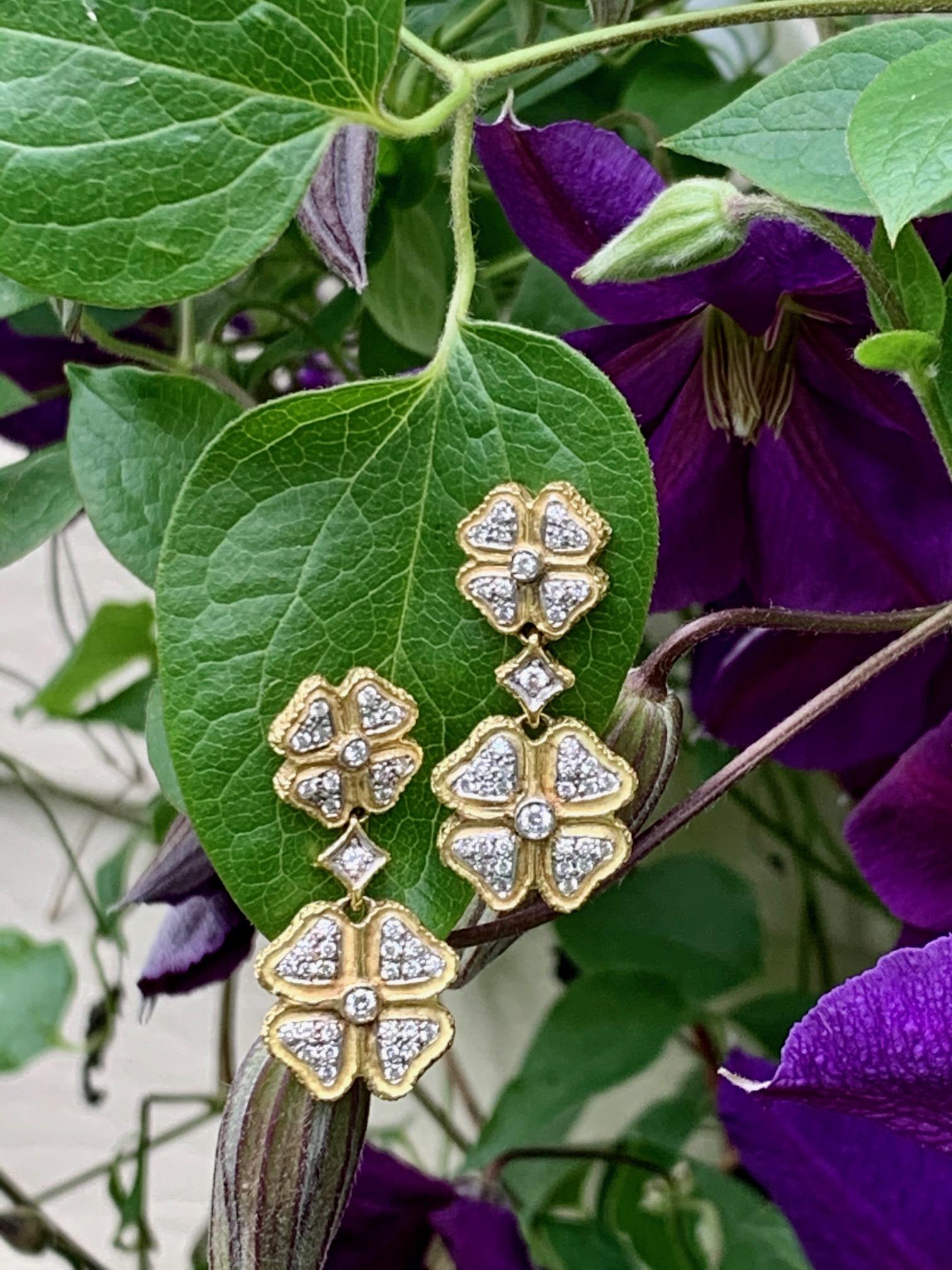 These modern, lucky, 4-leaf clover shaped pierced earrings are adorned with 1cwt of diamonds and set in 18K gold.  They were made in Torrini Italy.

There are 78 round cut Diamonds (39 per earring).

They are stamped 750 = Torrini Italy and include
