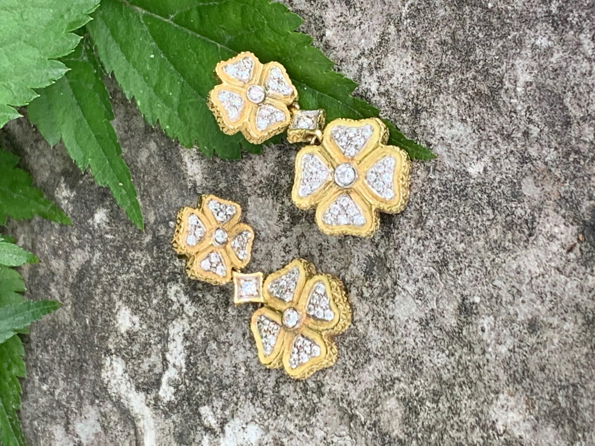 Round Cut Modern Italian Diamond 4-Leaf Clover 18 Karat Gold Pierced Earrings