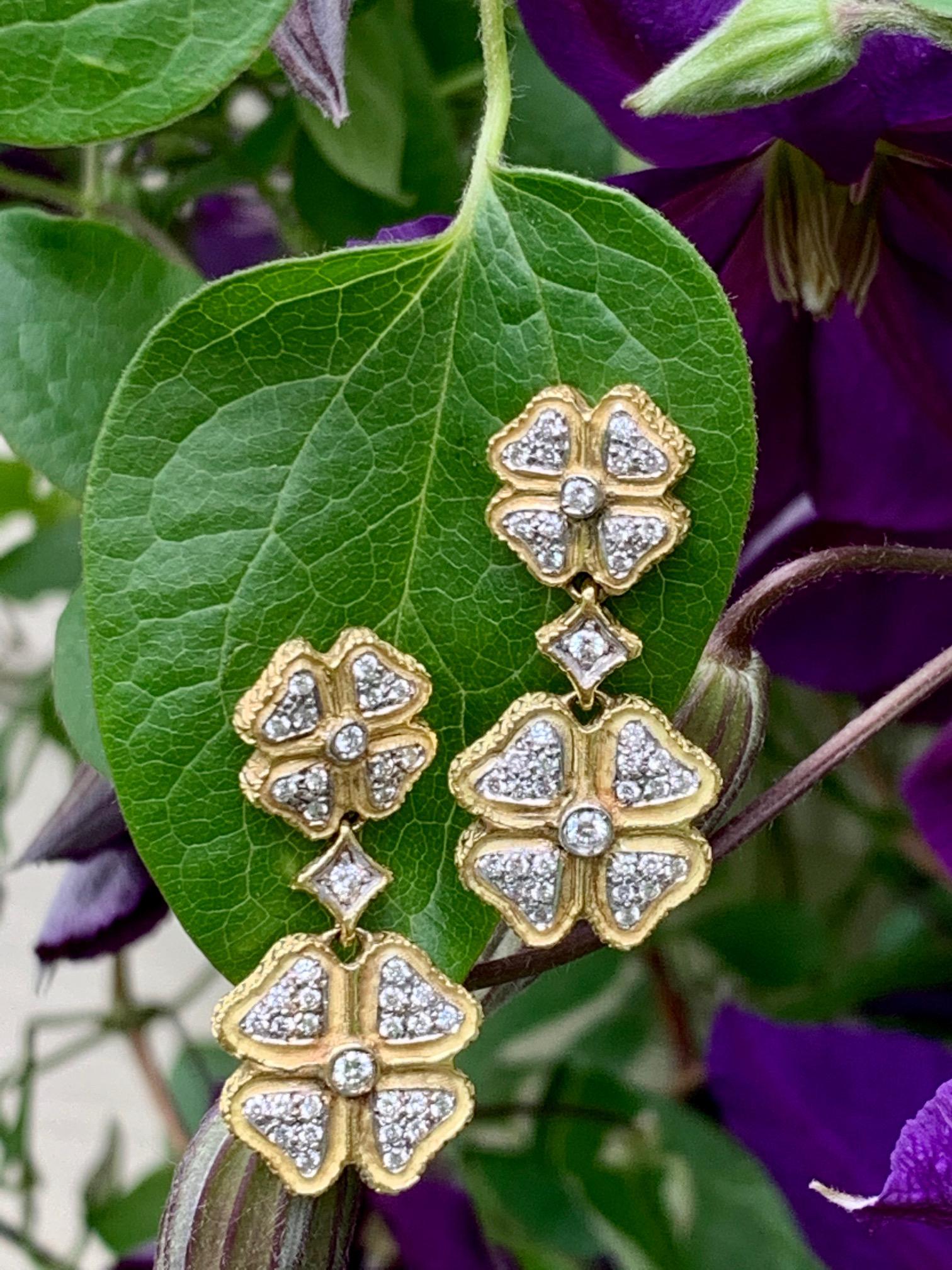 Modern Italian Diamond 4-Leaf Clover 18 Karat Gold Pierced Earrings In Excellent Condition In St. Louis Park, MN