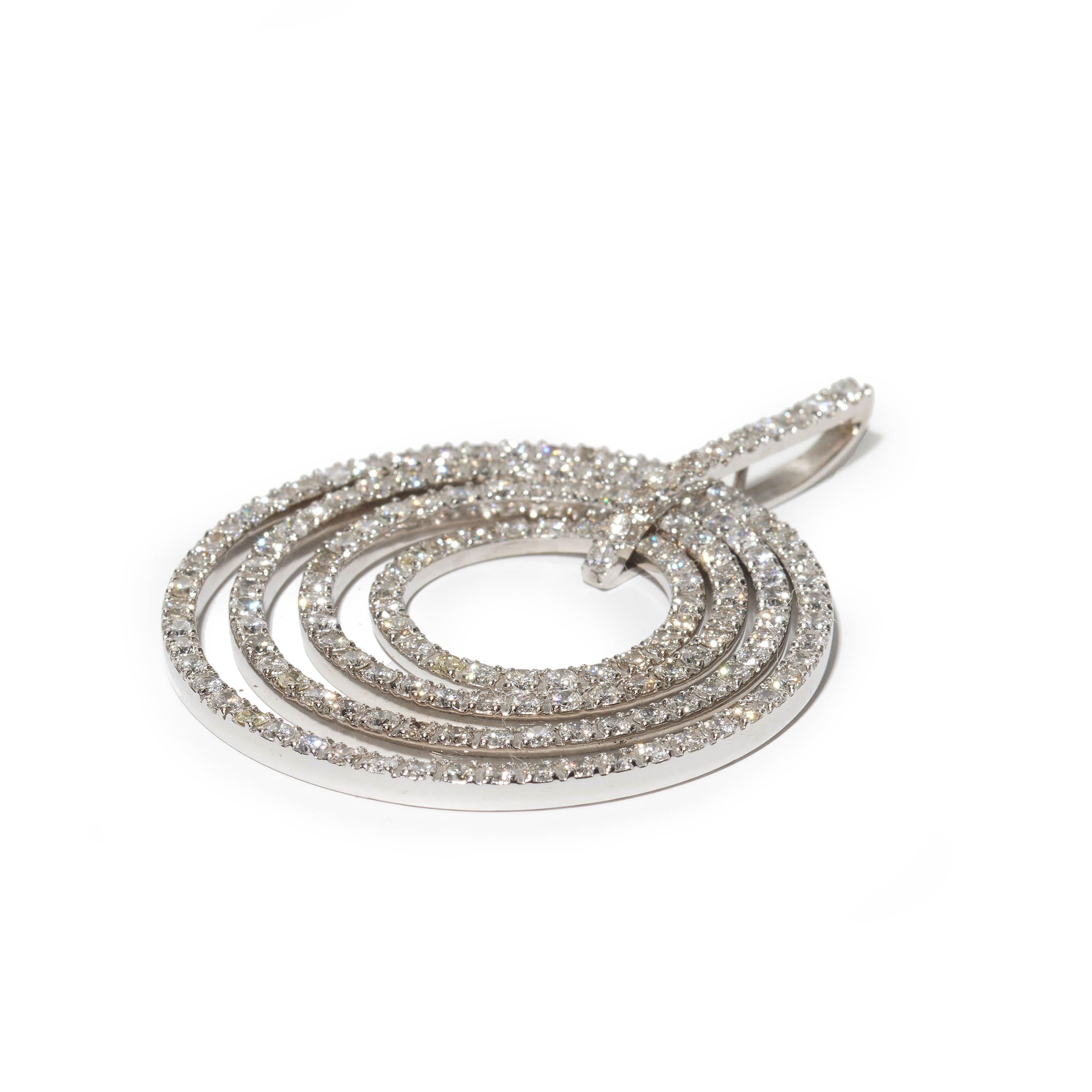 Moderno Ciondolo moderno italiano con diamanti e oro bianco, CIRCA 2010 in vendita