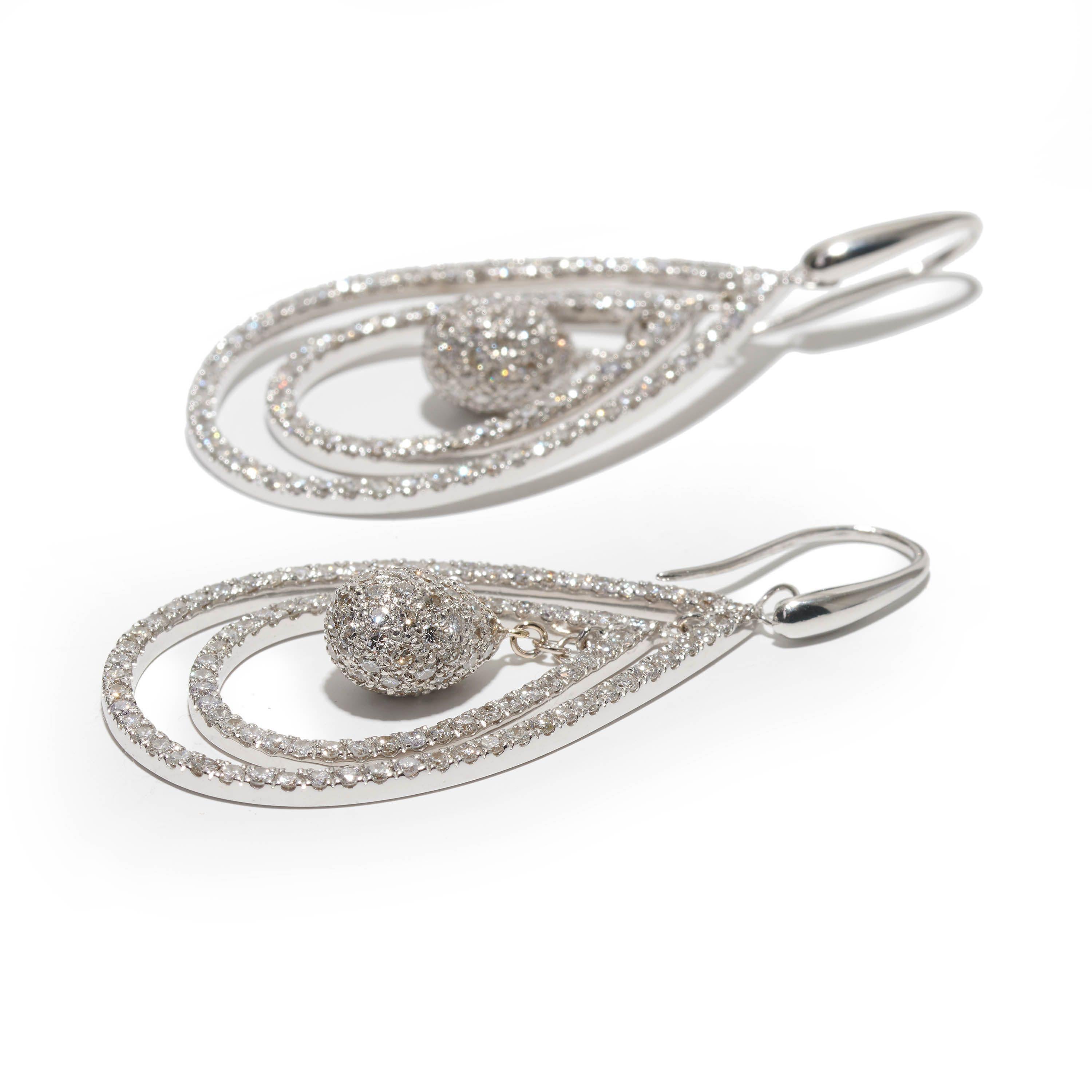 Modern Italian Diamond And White Gold Drop Shape Earrings, Circa 2010 In Excellent Condition For Sale In London, GB
