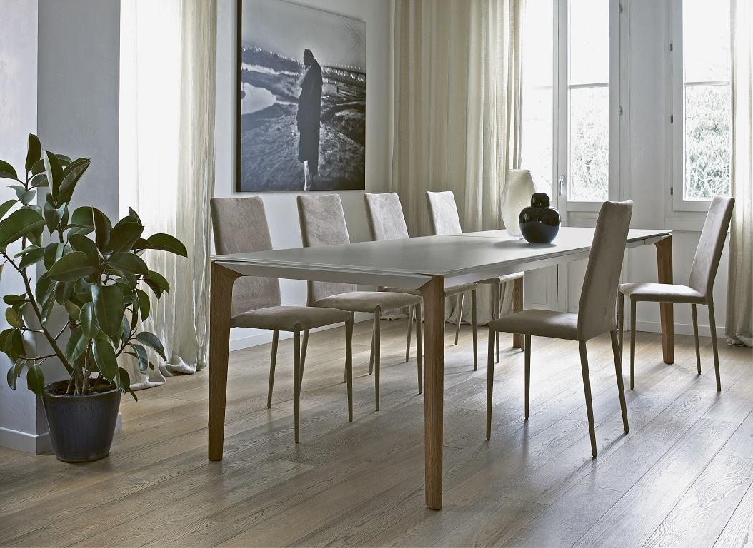 Moderner italienischer fixierter Tisch aus Glas und Massivholz, Bontempi-Kollektion  (Internationaler Stil) im Angebot