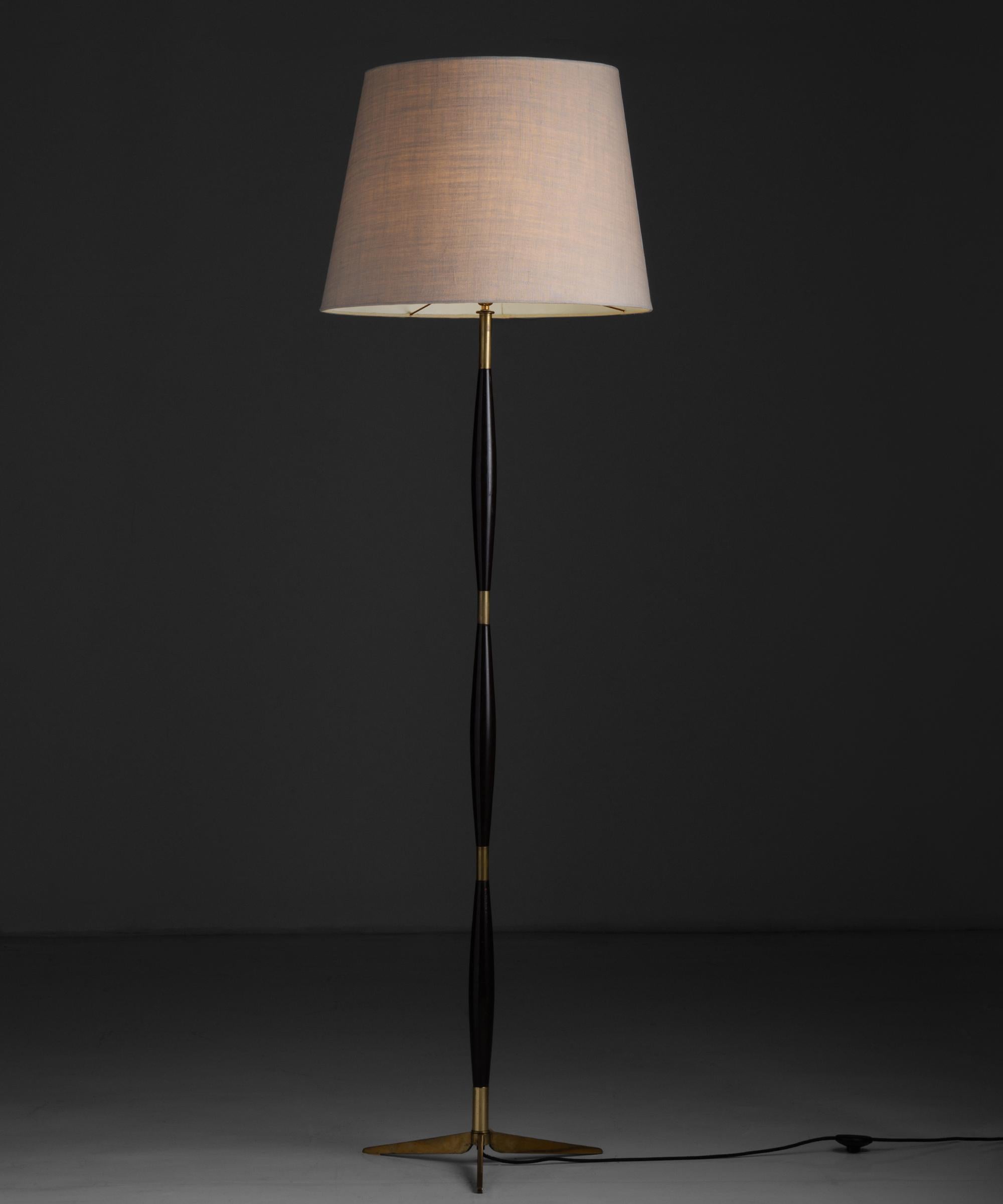 Modern Italian Floor Lamp, circa 1960

Elegant black stem with brass base and clasps. New linen shade.

Measures 24”dia x 78.5”h.